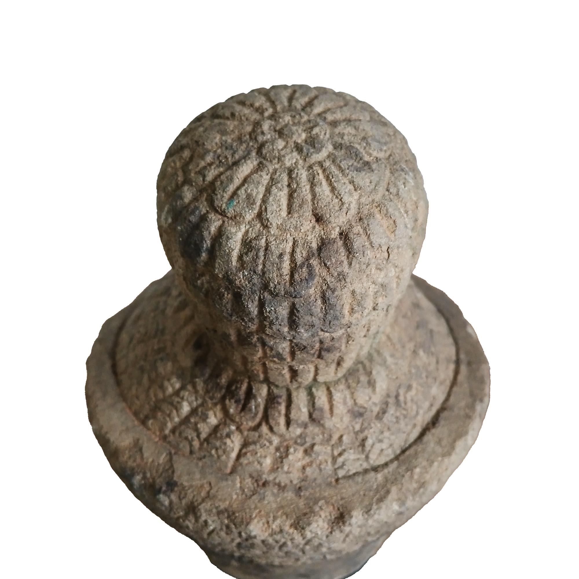 Tête de bouddha en grès du début du XXe siècle, Cambodge Bon état - En vente à New York, NY