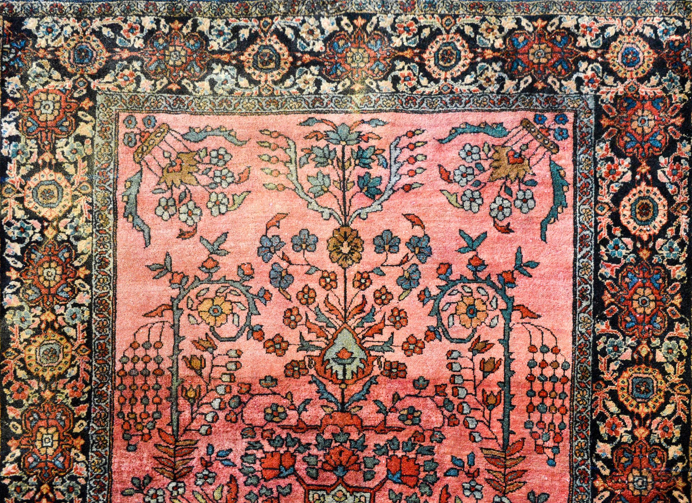 Early 20th Century Sarouk Farahan Rug In Good Condition For Sale In Chicago, IL