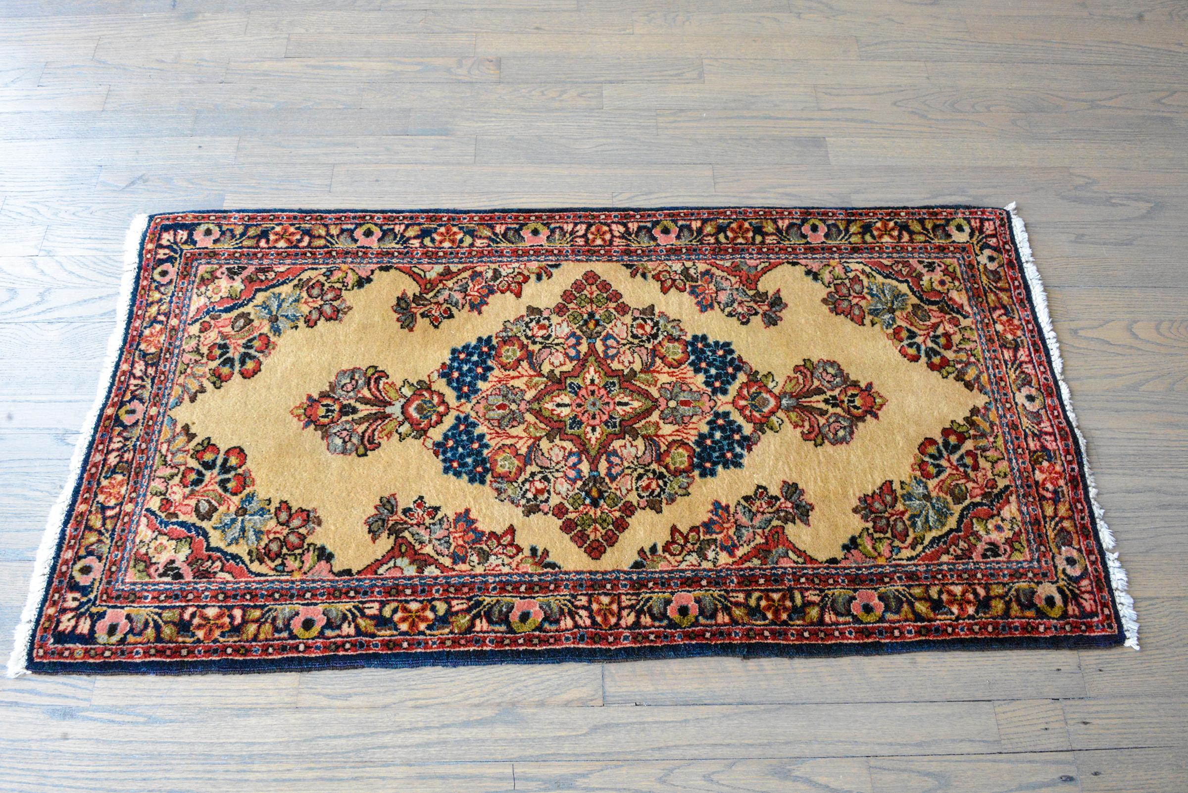 Early 20th Century Sarouk Rug For Sale 3