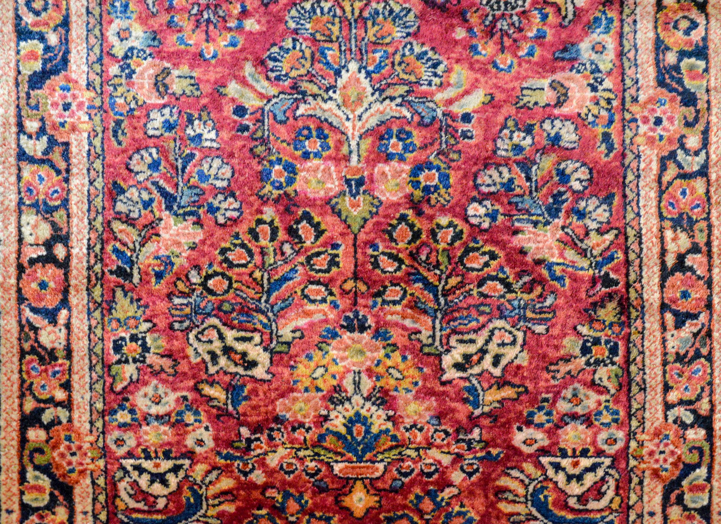 Sarouk-Teppich des frühen 20. Jahrhunderts (Sarouk Farahan) im Angebot