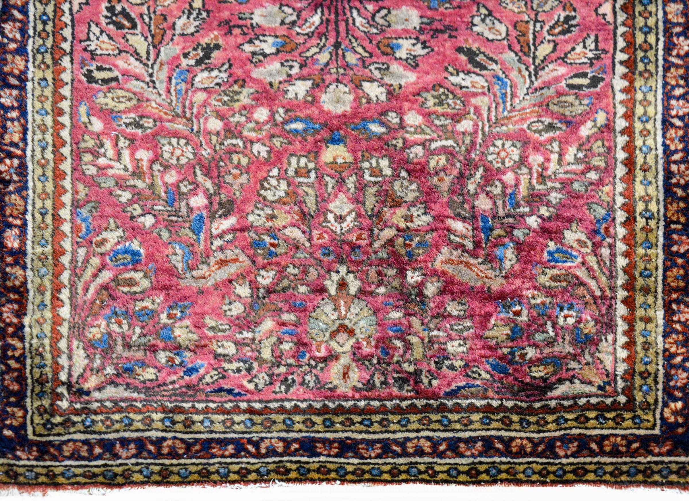Hand-Woven Early 20th Century Sarouk Rug