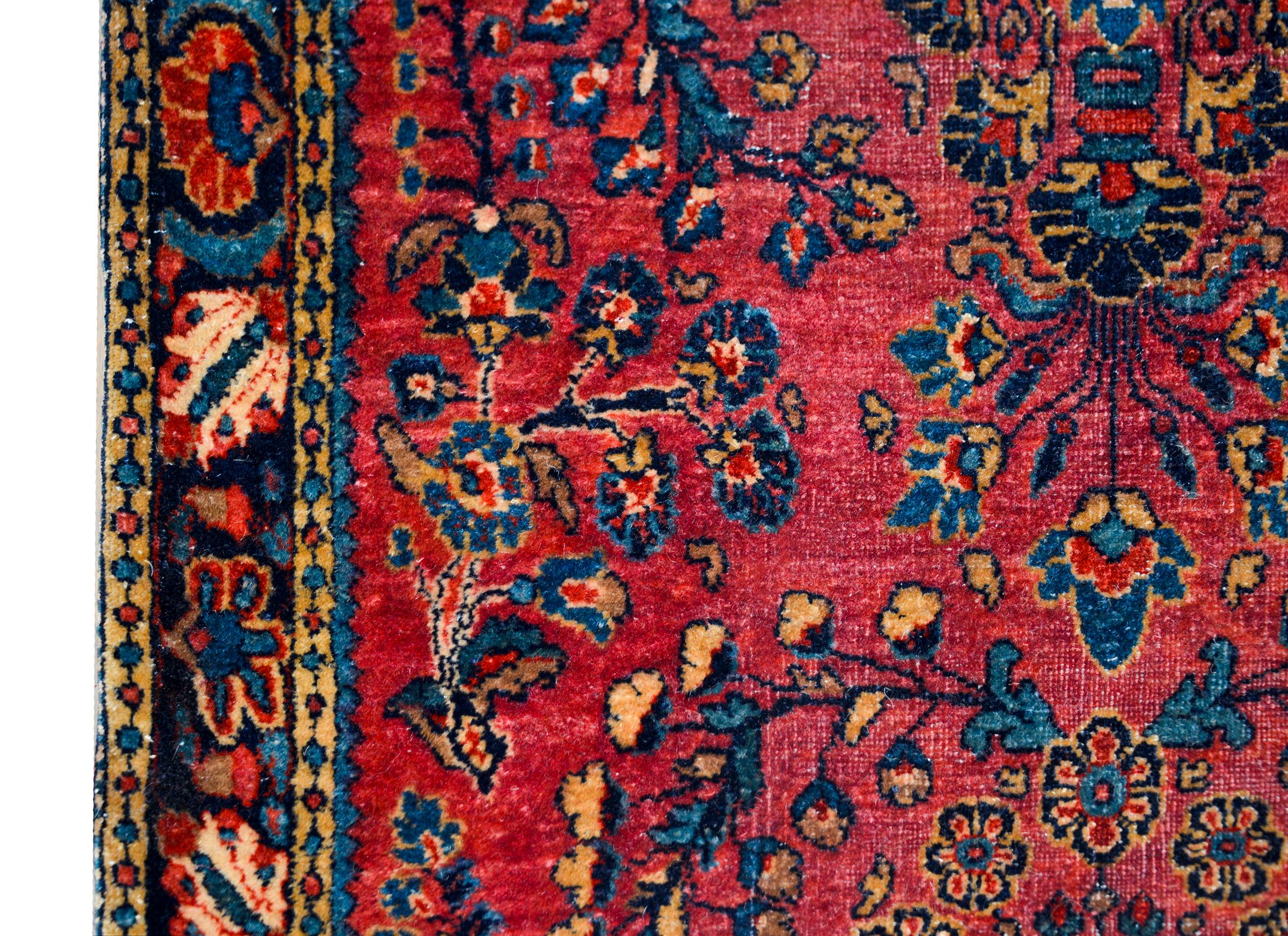 Sarouk-Teppich des frühen 20. Jahrhunderts (Handgeknüpft) im Angebot