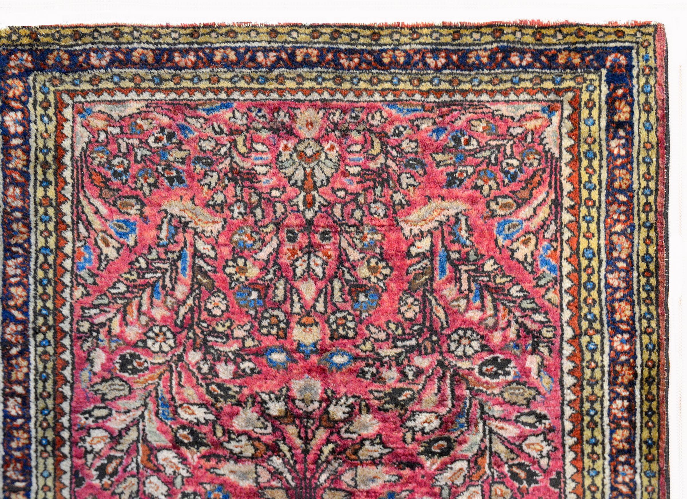 Early 20th Century Sarouk Rug In Good Condition In Chicago, IL
