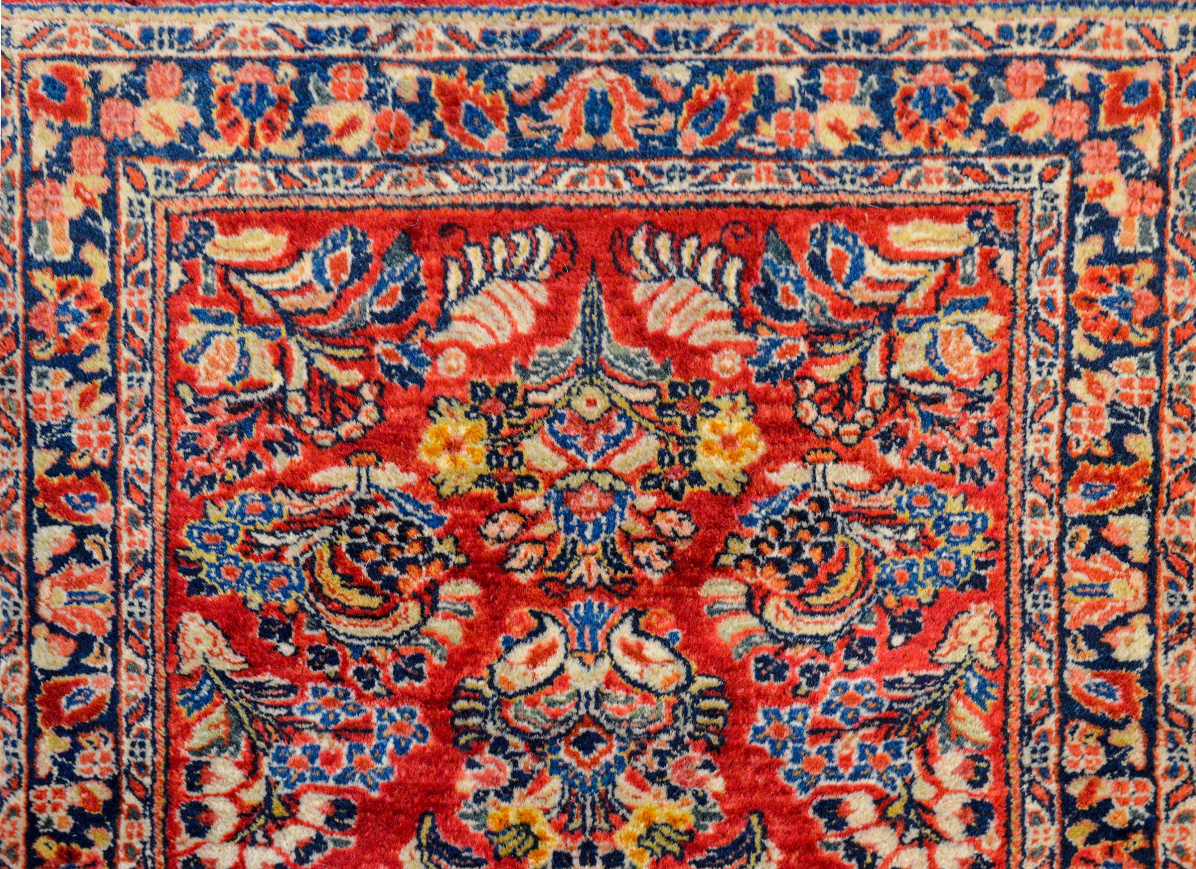 Early 20th Century Sarouk Rug In Good Condition In Chicago, IL