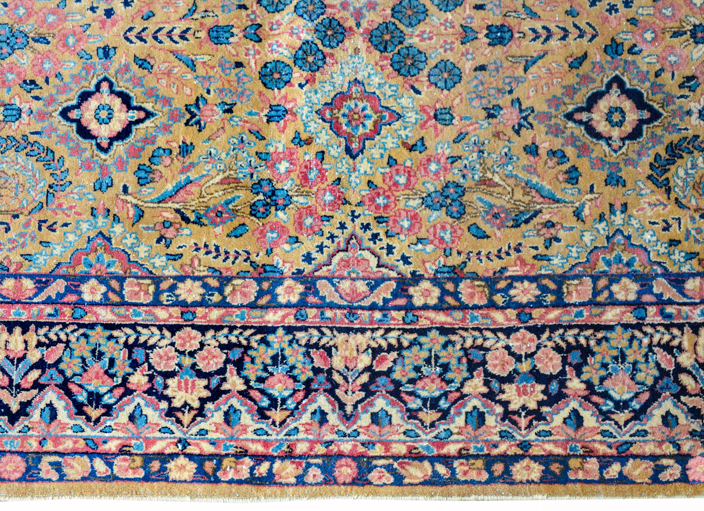 Sarouk-Teppich des frühen 20. Jahrhunderts im Zustand „Gut“ im Angebot in Chicago, IL
