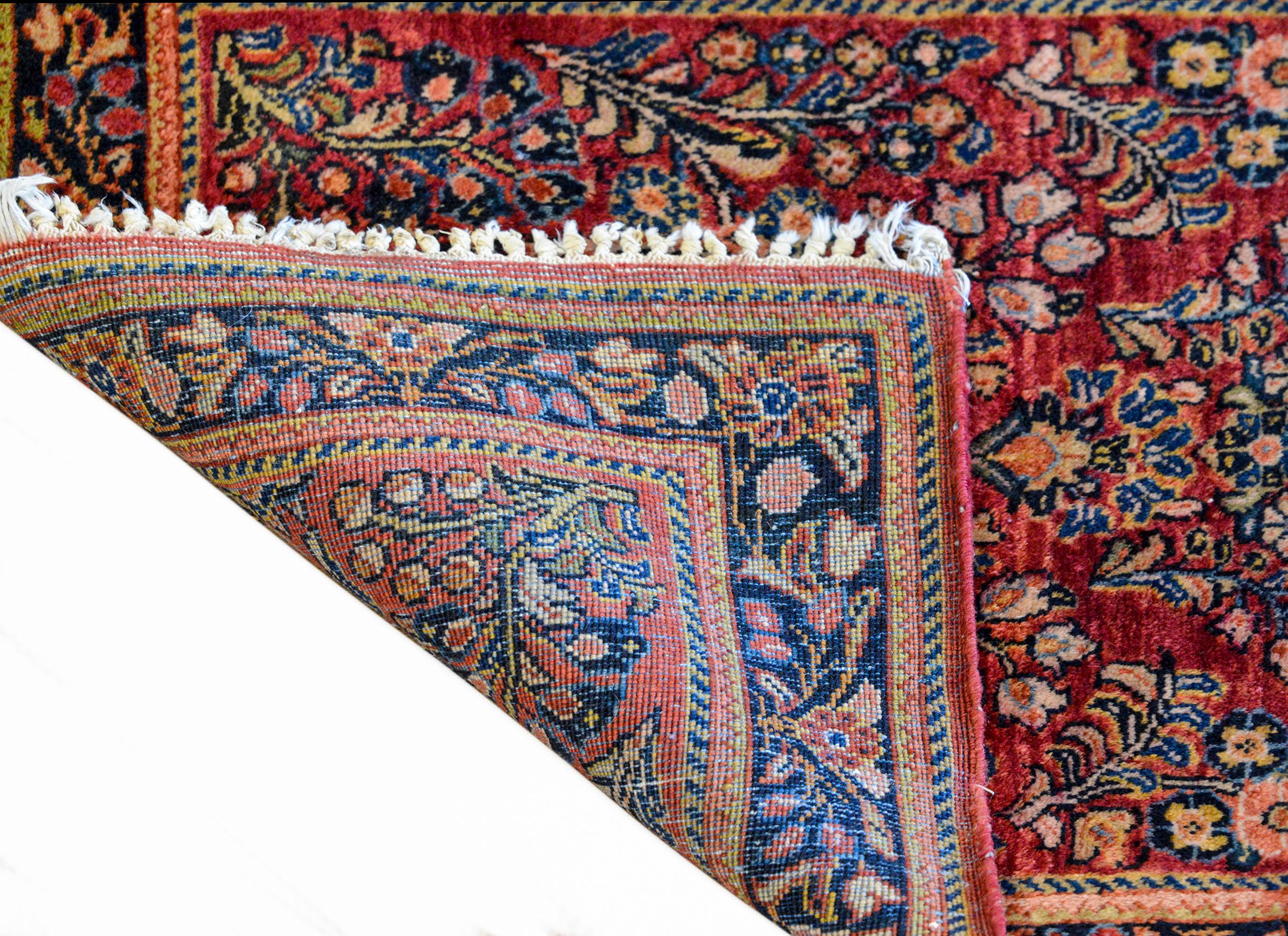 Early 20th Century Sarouk Rug For Sale 2