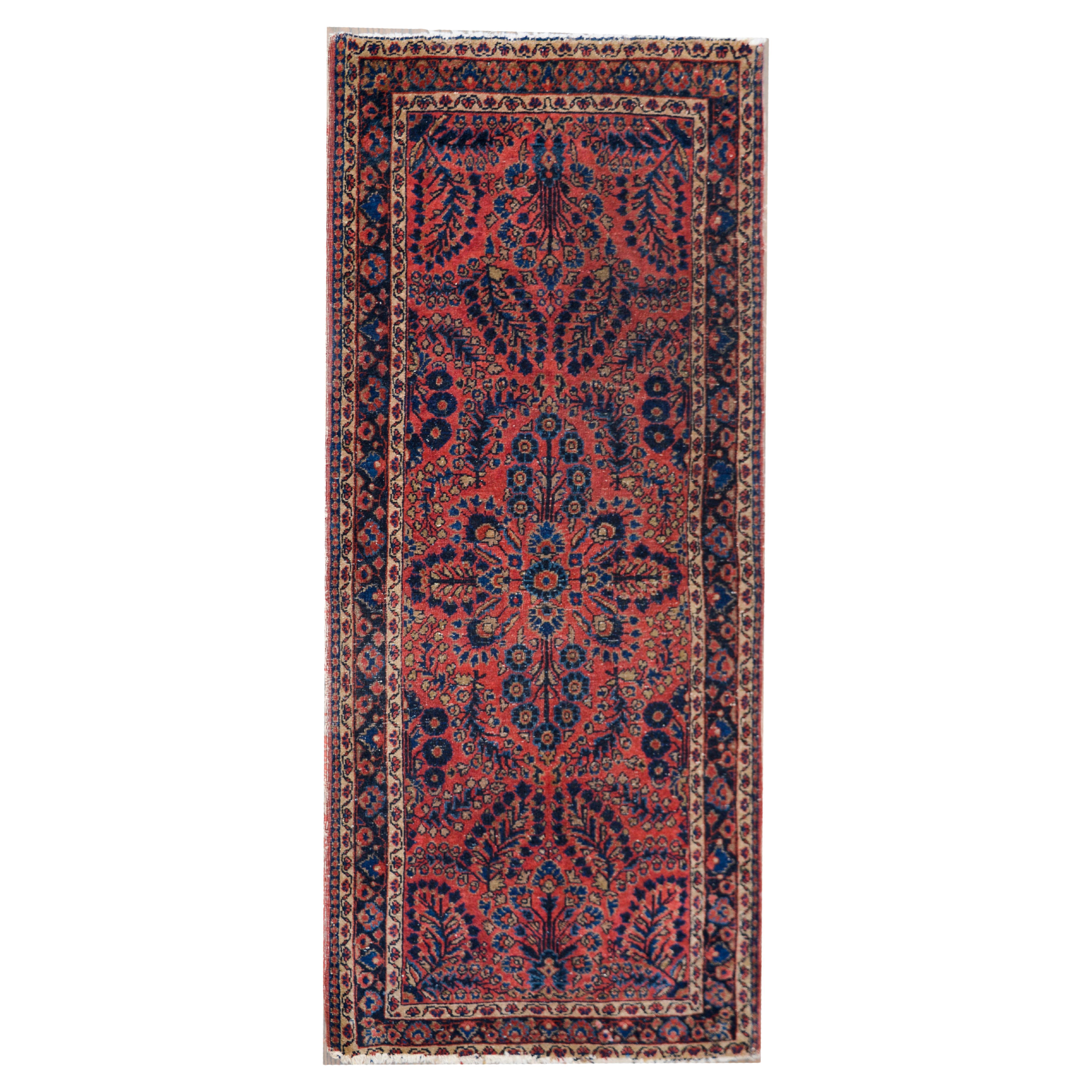 Early 20th Century Sarouk Rug For Sale