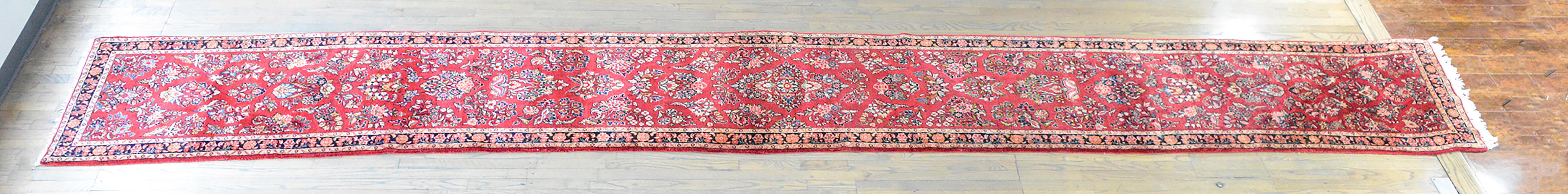 Early 20th Century Sarouk Runner For Sale 1