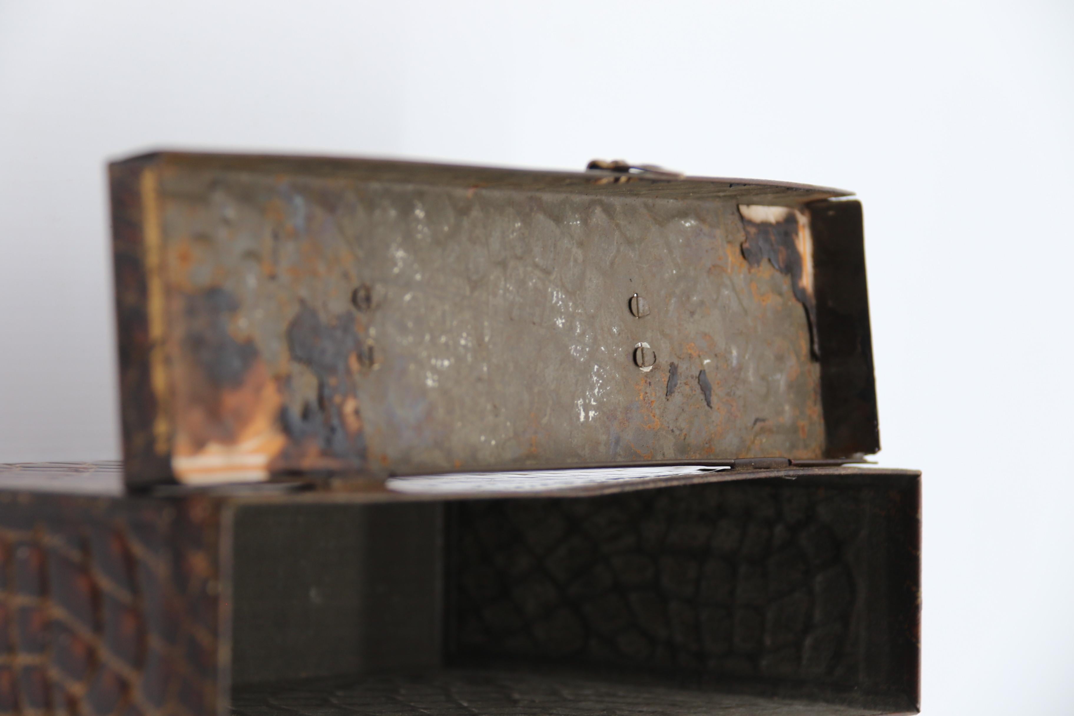 Early 20th century satchel form biscuit tin by Peek Frean and Co, English C 1900 For Sale 2
