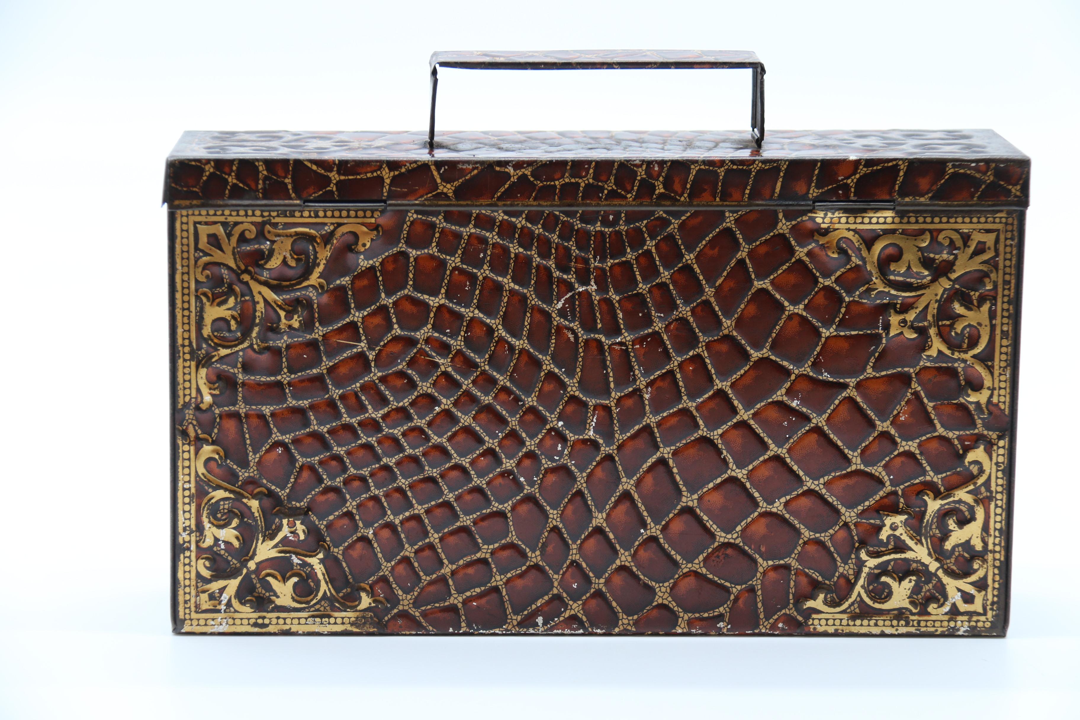 Early 20th century satchel form biscuit tin by Peek Frean and Co, English C 1900 In Fair Condition For Sale In Central England, GB