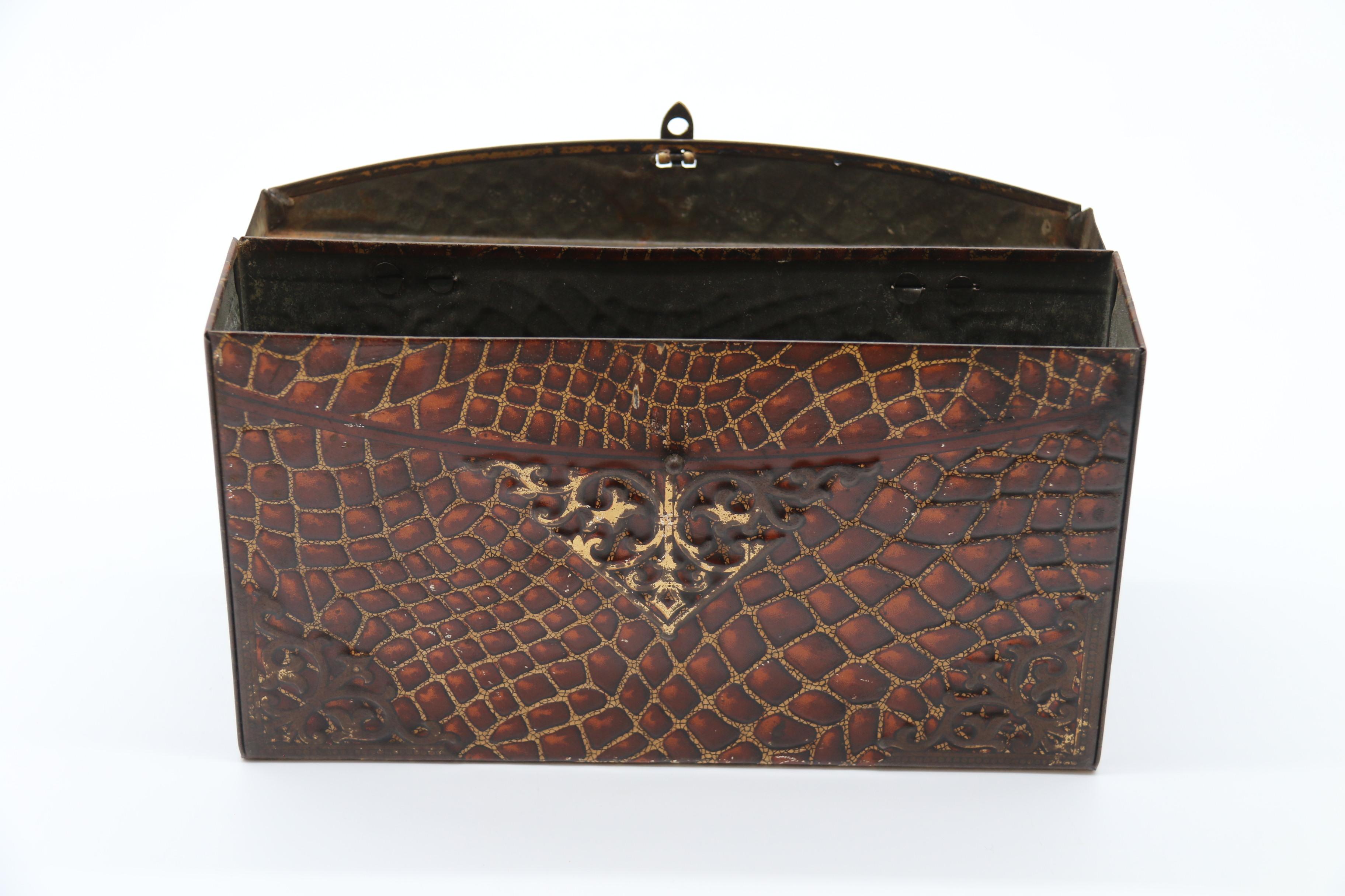 Early 20th century satchel form biscuit tin by Peek Frean and Co, English C 1900 For Sale 1