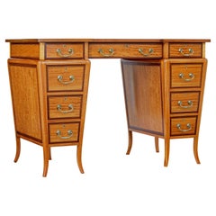 Bureau sheraton en bois satiné du début du 20e siècle