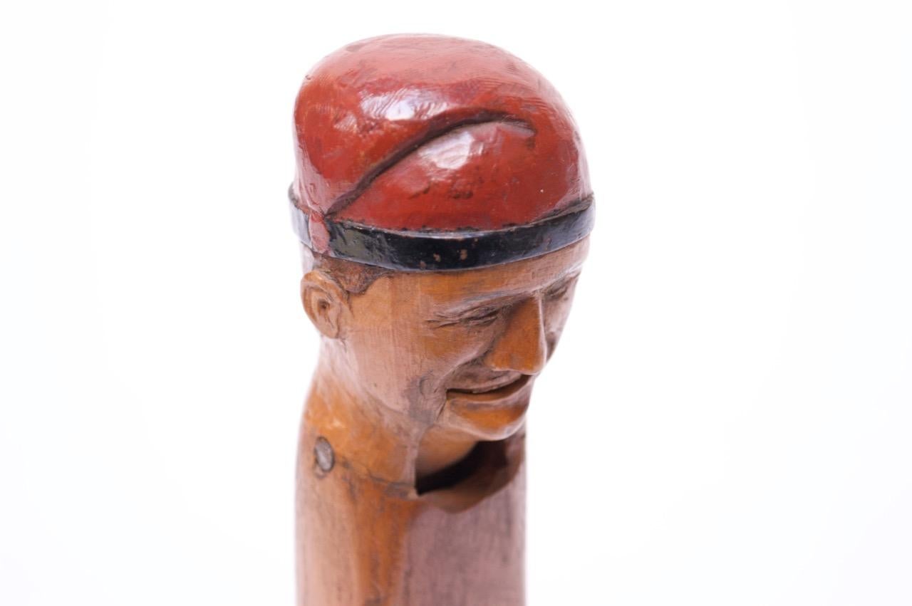 Casse-noisette figuratif scandinave du début du 20e siècle, sculpté et peint à la main en vente 9