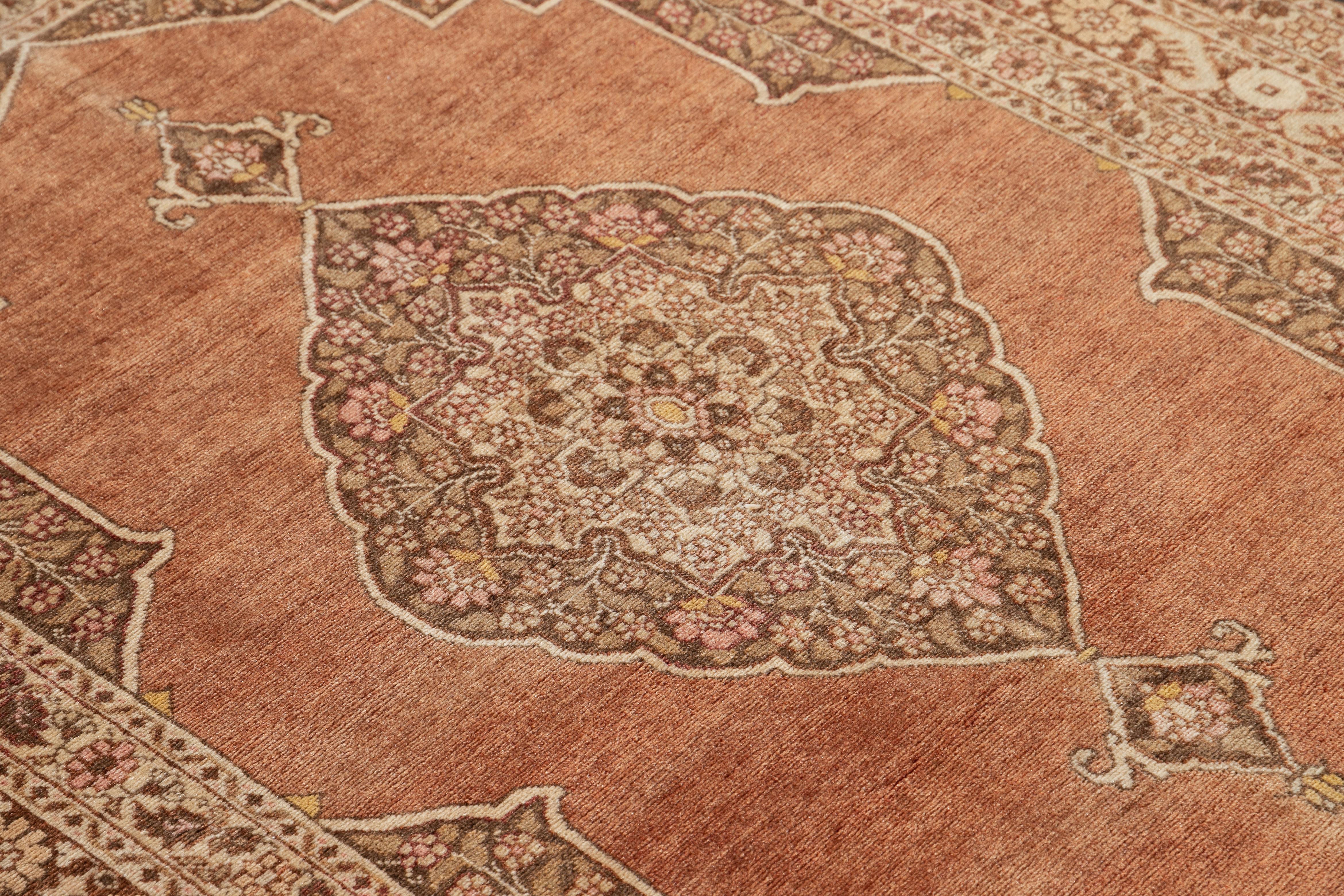 Early 20th Century Scatter Tabriz Rug For Sale 4