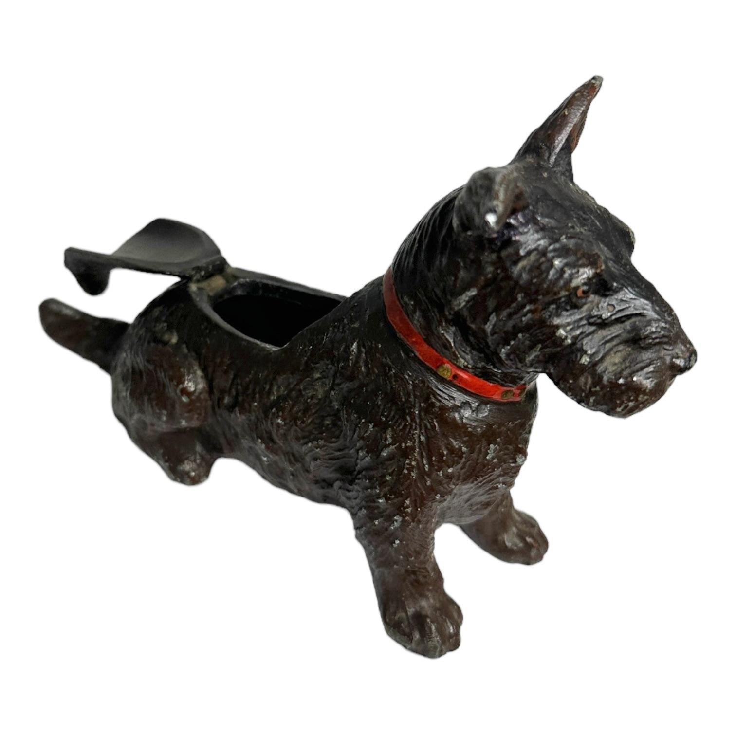 Anfang des 20. Jahrhunderts Scotty Dog Austrian Vienna Bronze Style Figur Catchall (Metall) im Angebot