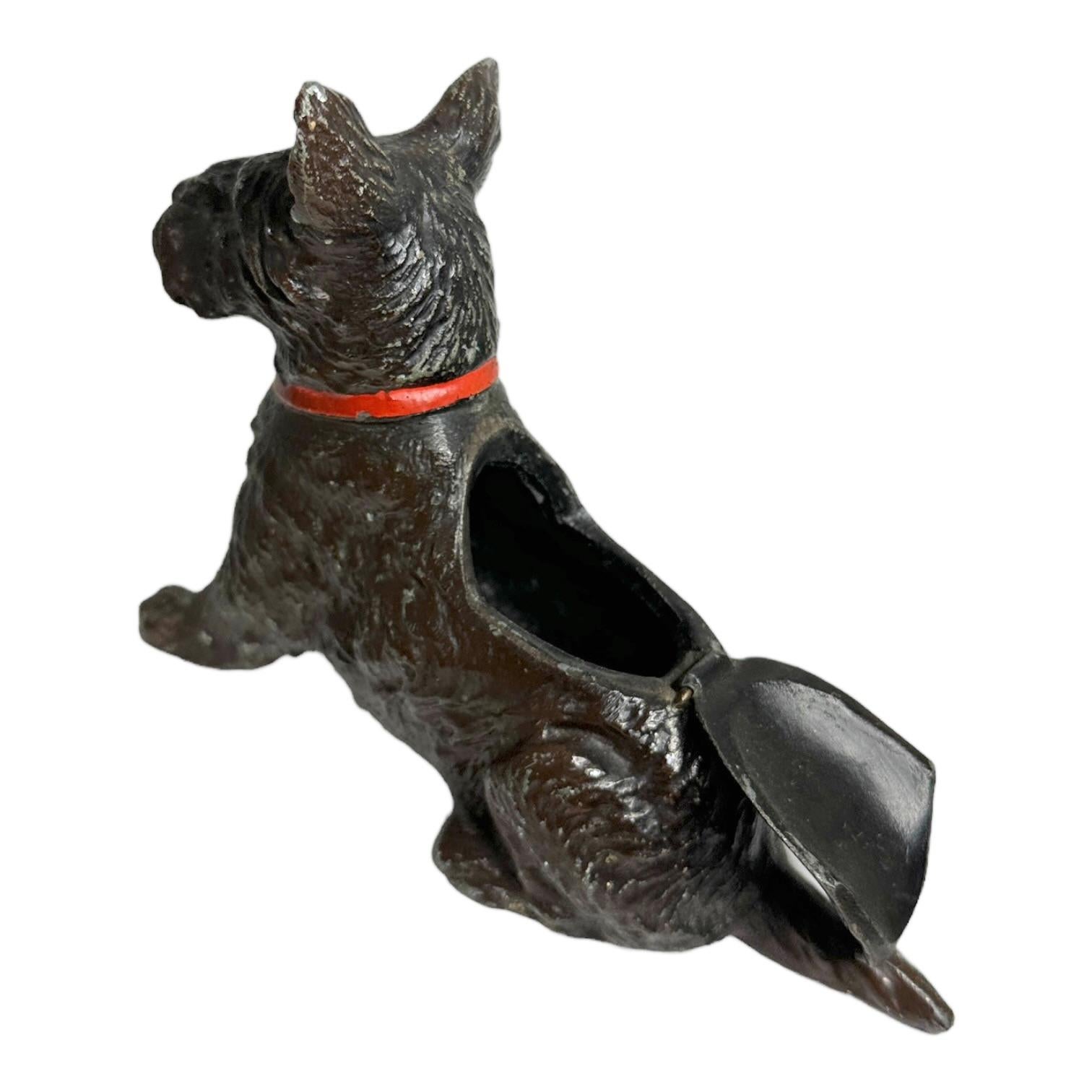Début du 20e siècle Scotty Dog Figurine en bronze autrichien Vienna Style Catchall en vente 1
