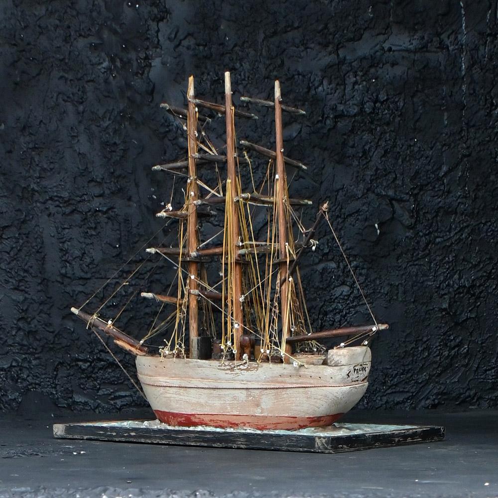 Inconnu Modèle de bateau du début du 20e siècle construit à l'aide de techniques artisanales en vente