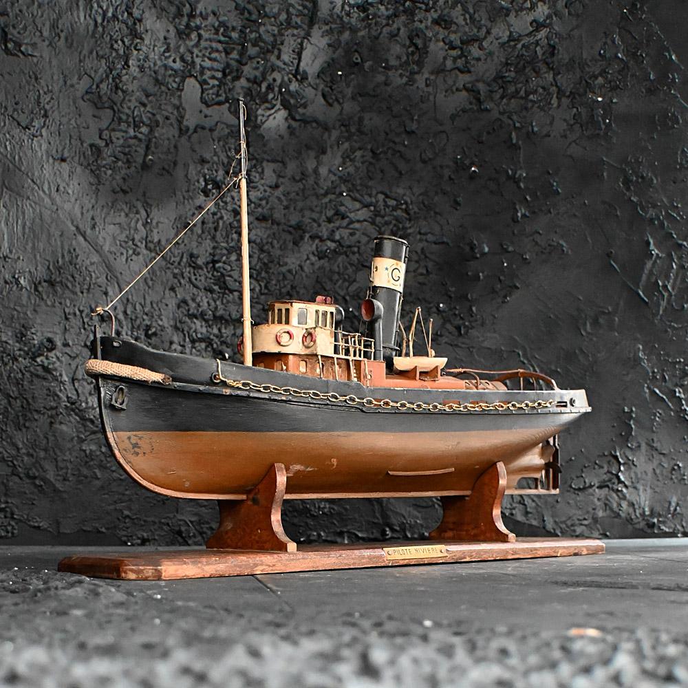 Milieu du XXe siècle Modèle de bateau du début du 20e siècle construit à la main en vente