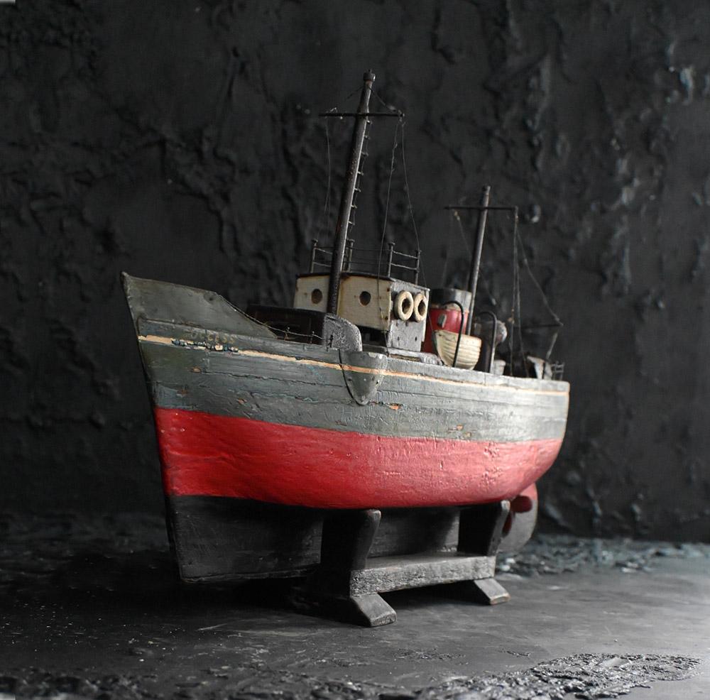 Early 20th century scratch-built clockwork boat
A brilliant example of an early 20th century scratch-built clockwork tugboat. Hand crafted from found objects, this charming object boasts, original crackled paint, metal and cotton rope work, carved