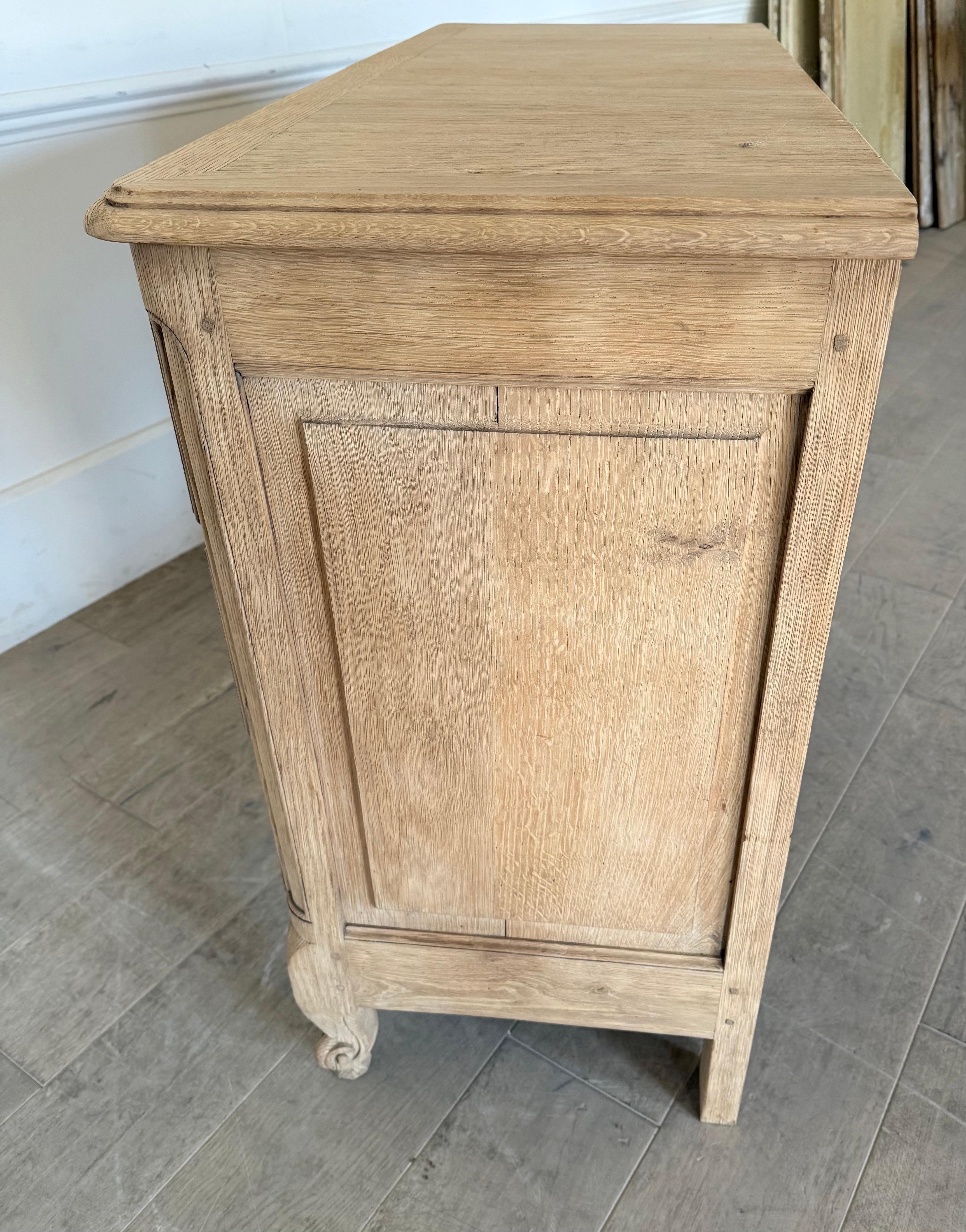 Cassettiera / commode in rovere strofinato dei primi del Novecento in vendita 3