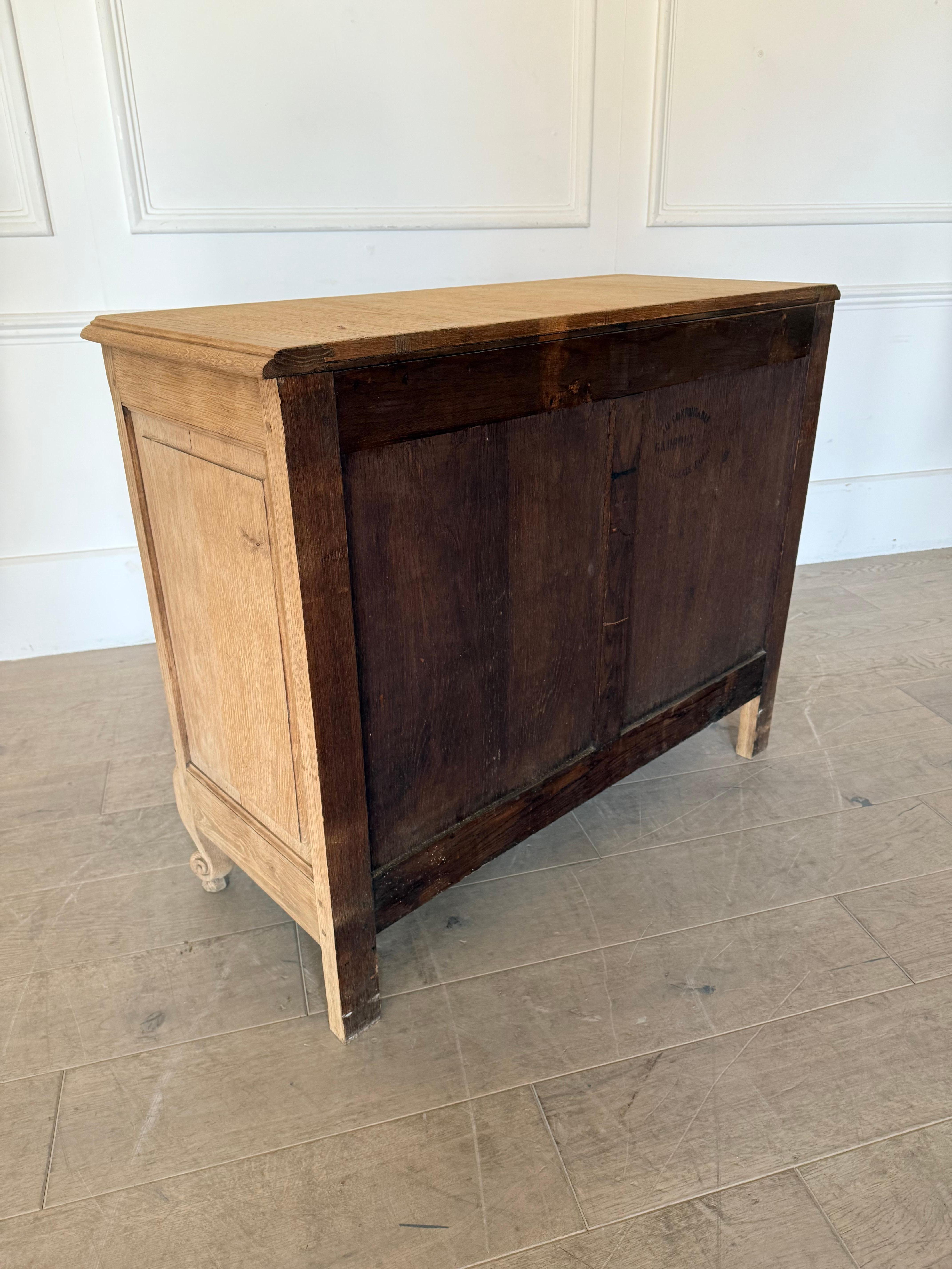 Cassettiera / commode in rovere strofinato dei primi del Novecento in vendita 5