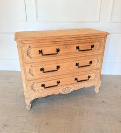 Early 20th century scrubbed oak chest of drawers / commode
