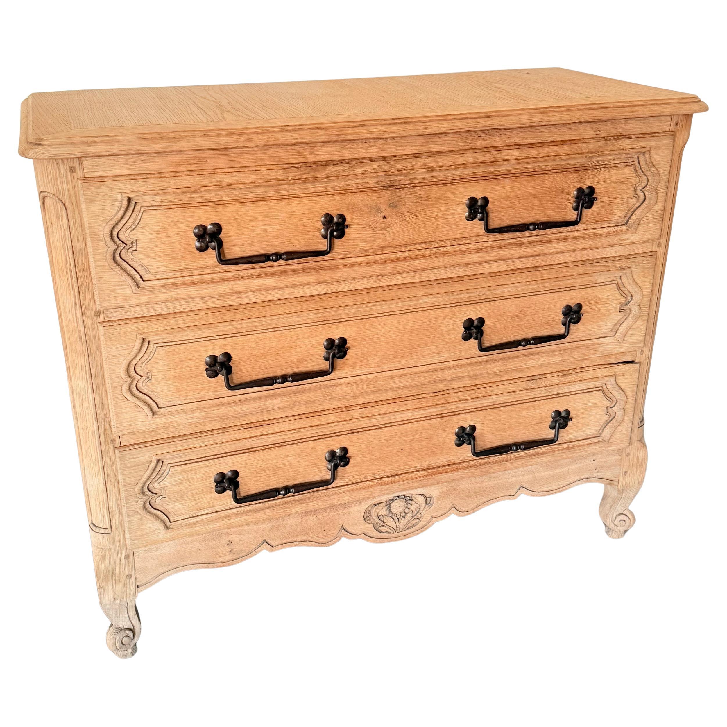 Cassettiera / commode in rovere strofinato dei primi del Novecento