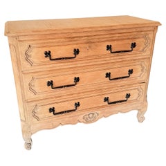 Early 20th century scrubbed oak chest of drawers / commode