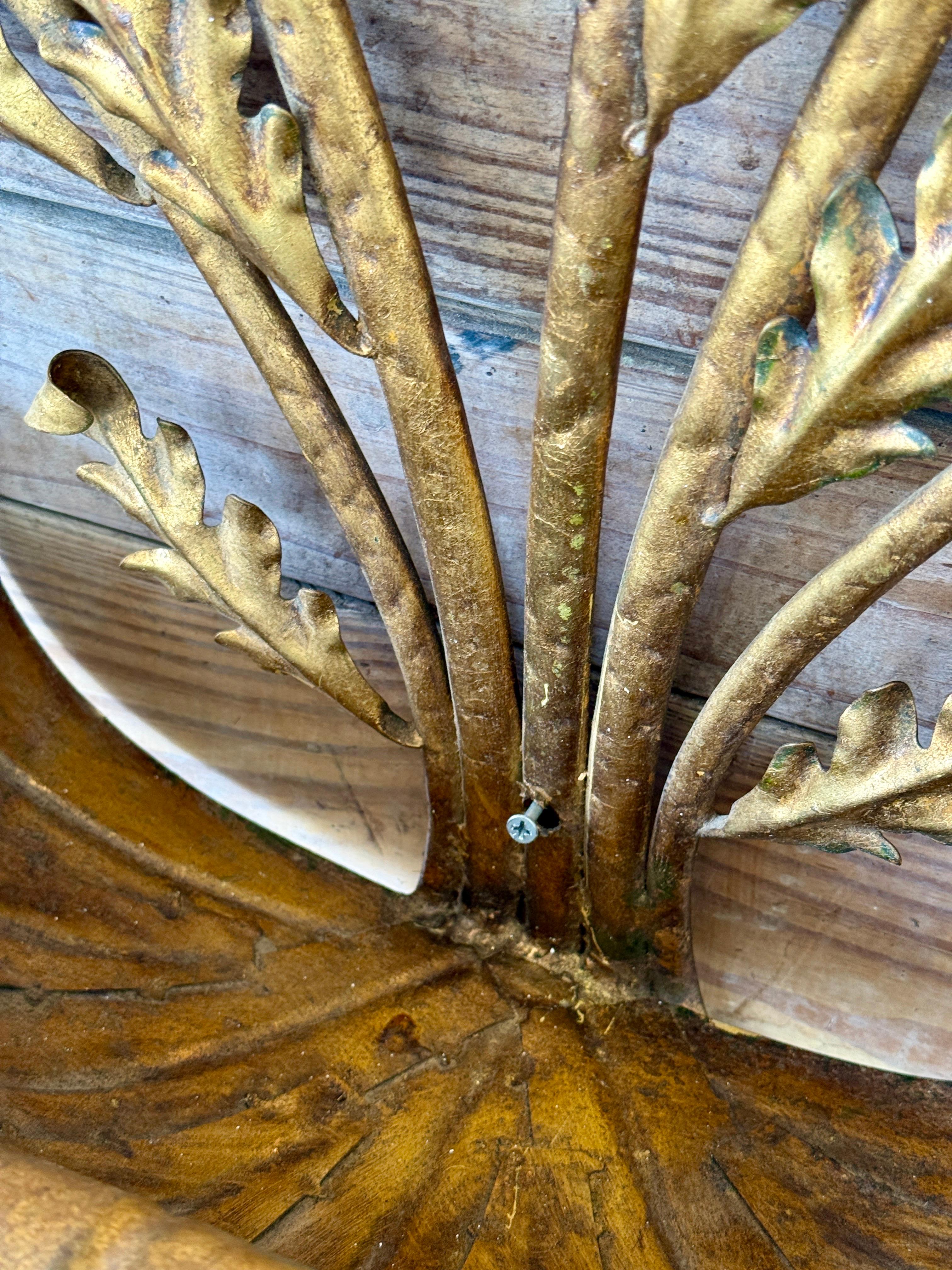 Métal Début 20ème siècle Sculptural Italian Regency Tole Gilt Wall Sconce Wall Objects en vente