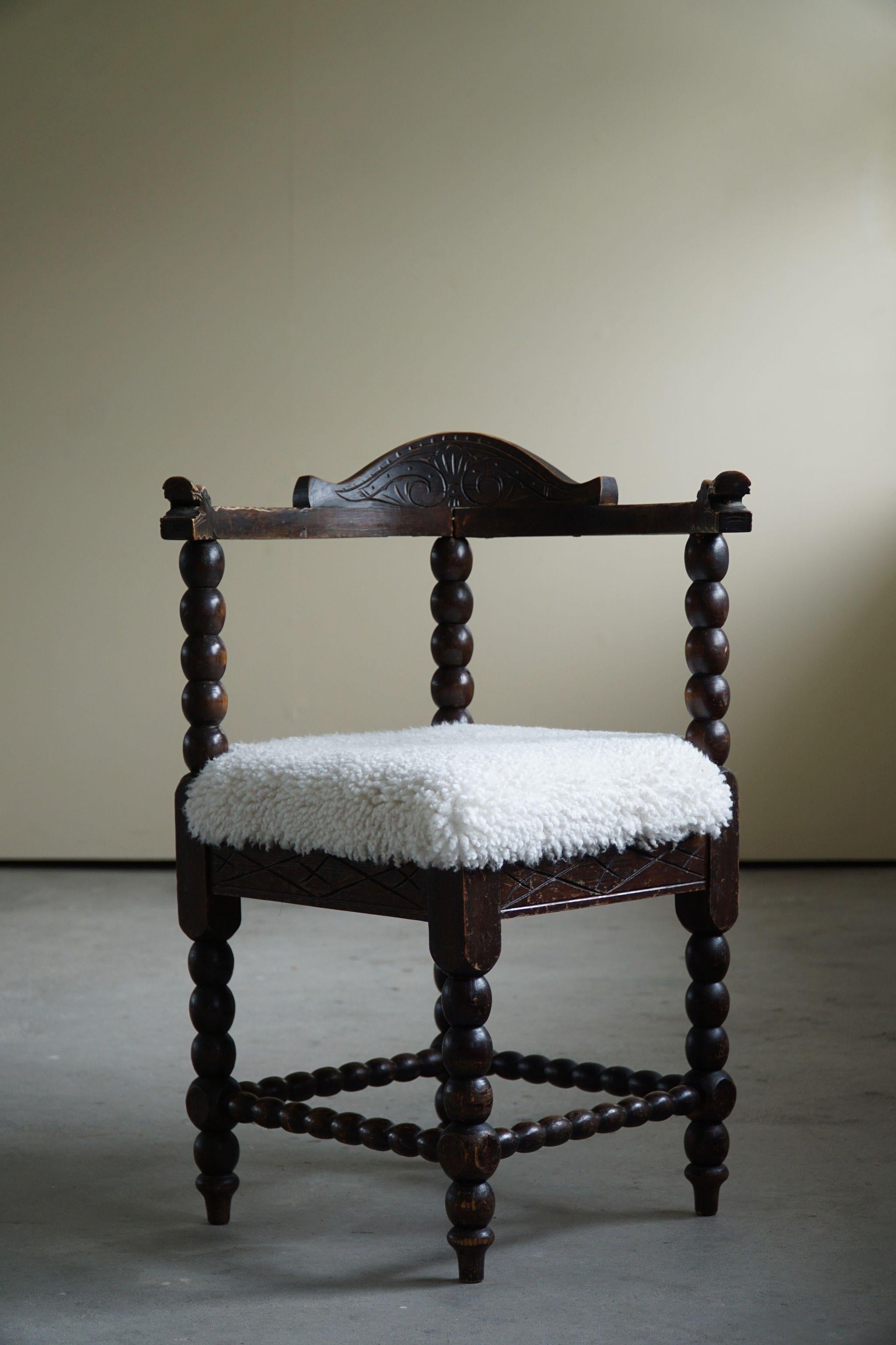 Sillón escultórico moderno escandinavo de principios del siglo XX con asiento de lana de cordero Art Decó en venta