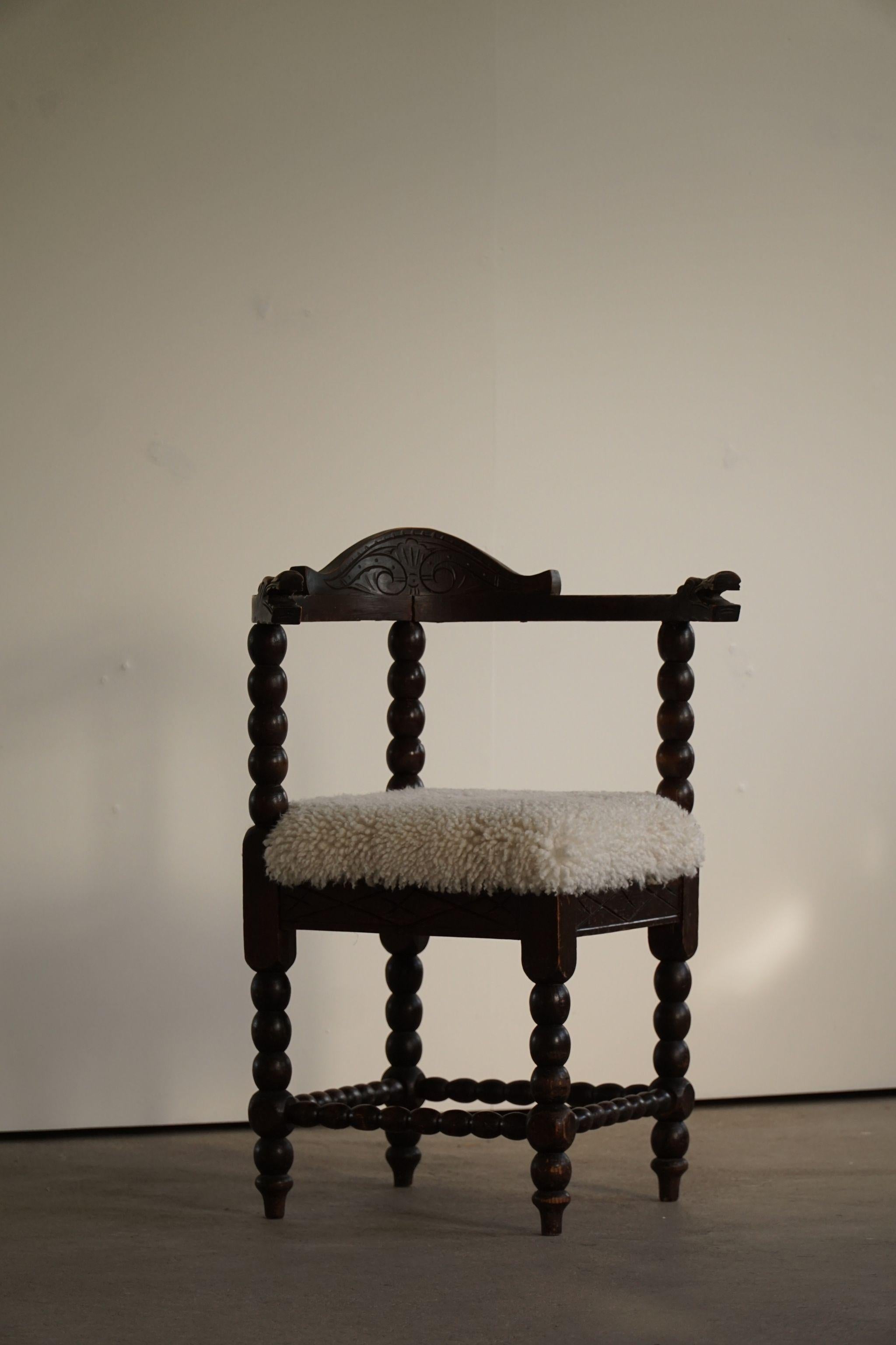 Early 20th Century Sculptural Scandinavian Modern Armchair with Lambswool Seat In Good Condition For Sale In Odense, DK