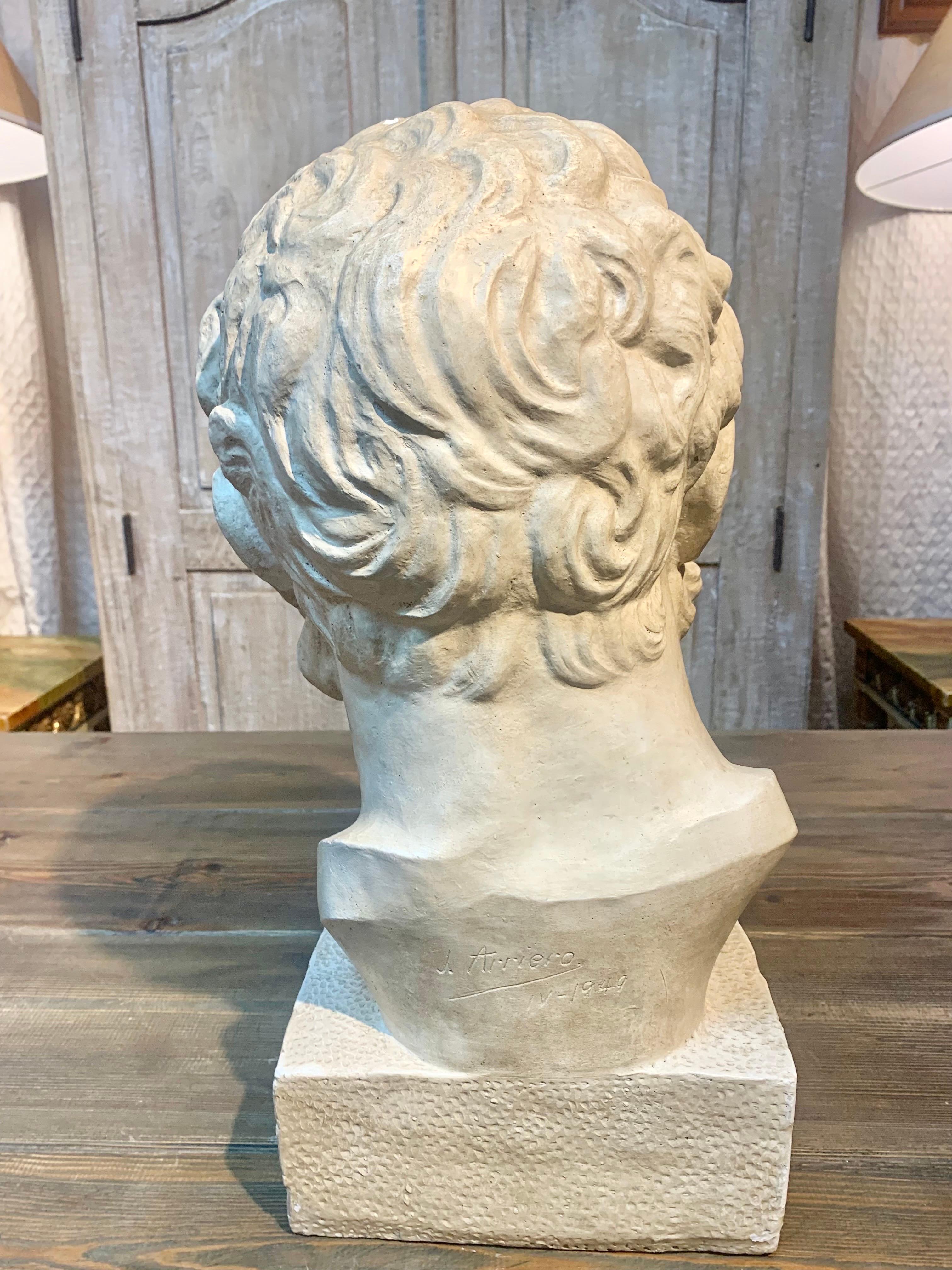 Sculpture du début du 20e siècle  Buste de Platon en plâtre en vente 3