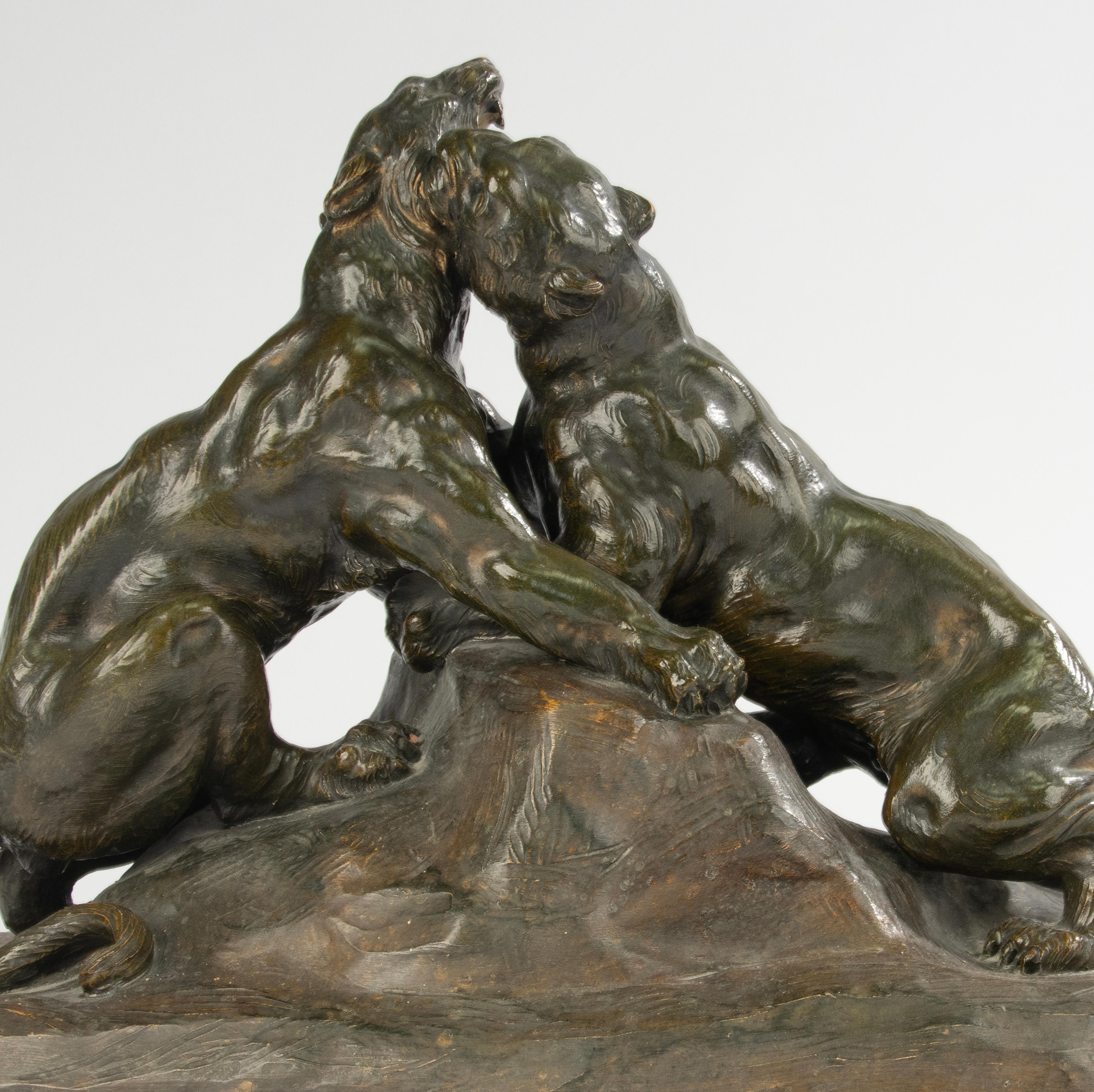 A beautiful animal sculpture, with a representation of two tigers, made of pipe earth / terracotta. Nicely patinated with multi-colored palette.
The statue is marked but not signed.
Estimated age and origin: Belgium circa 1910.
The statue is in good