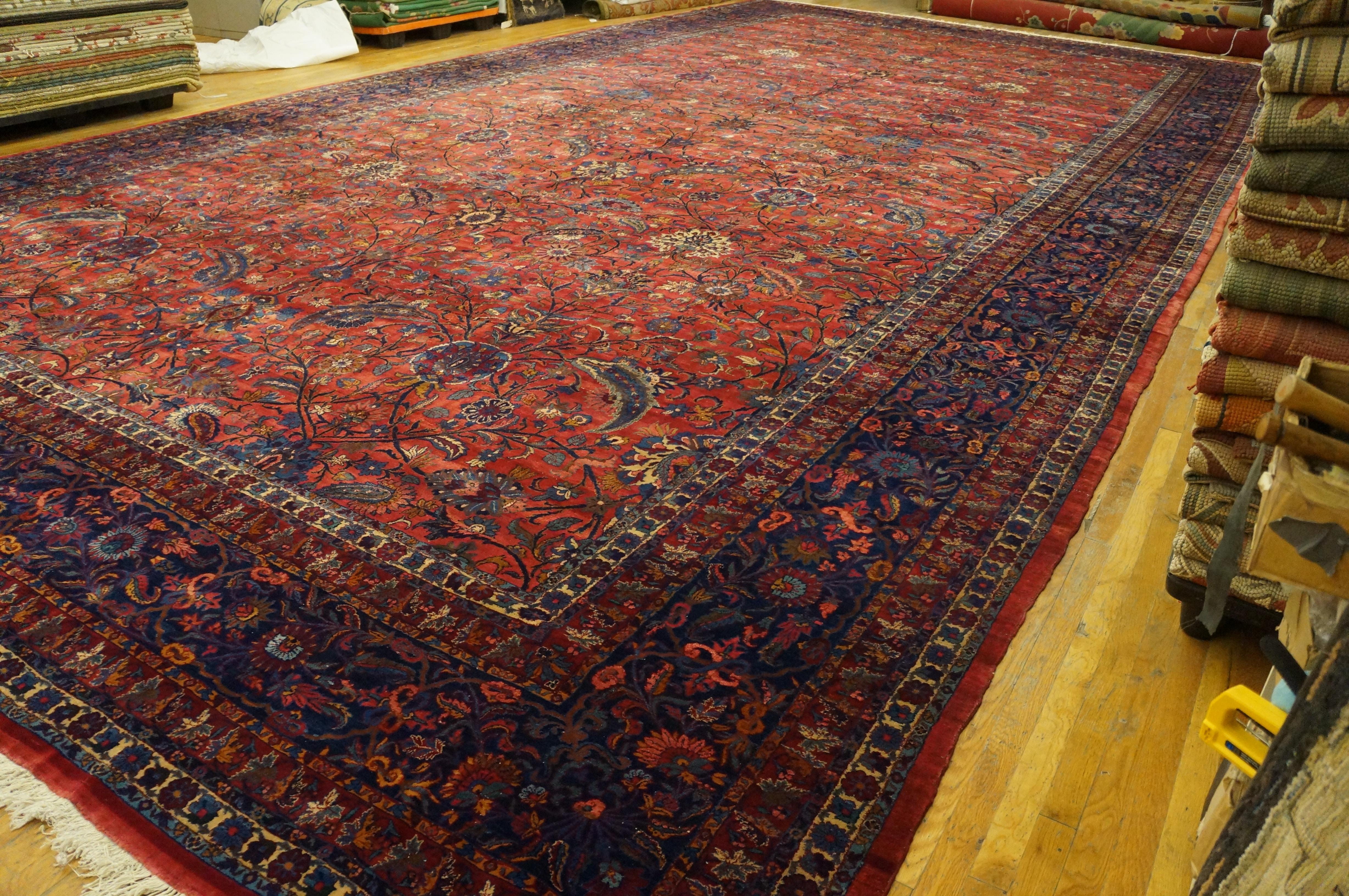 Anfang 20. Jahrhundert S.E. Persischer Kirman-Teppich ( 15' x 30' - 457 x 914) im Angebot 1
