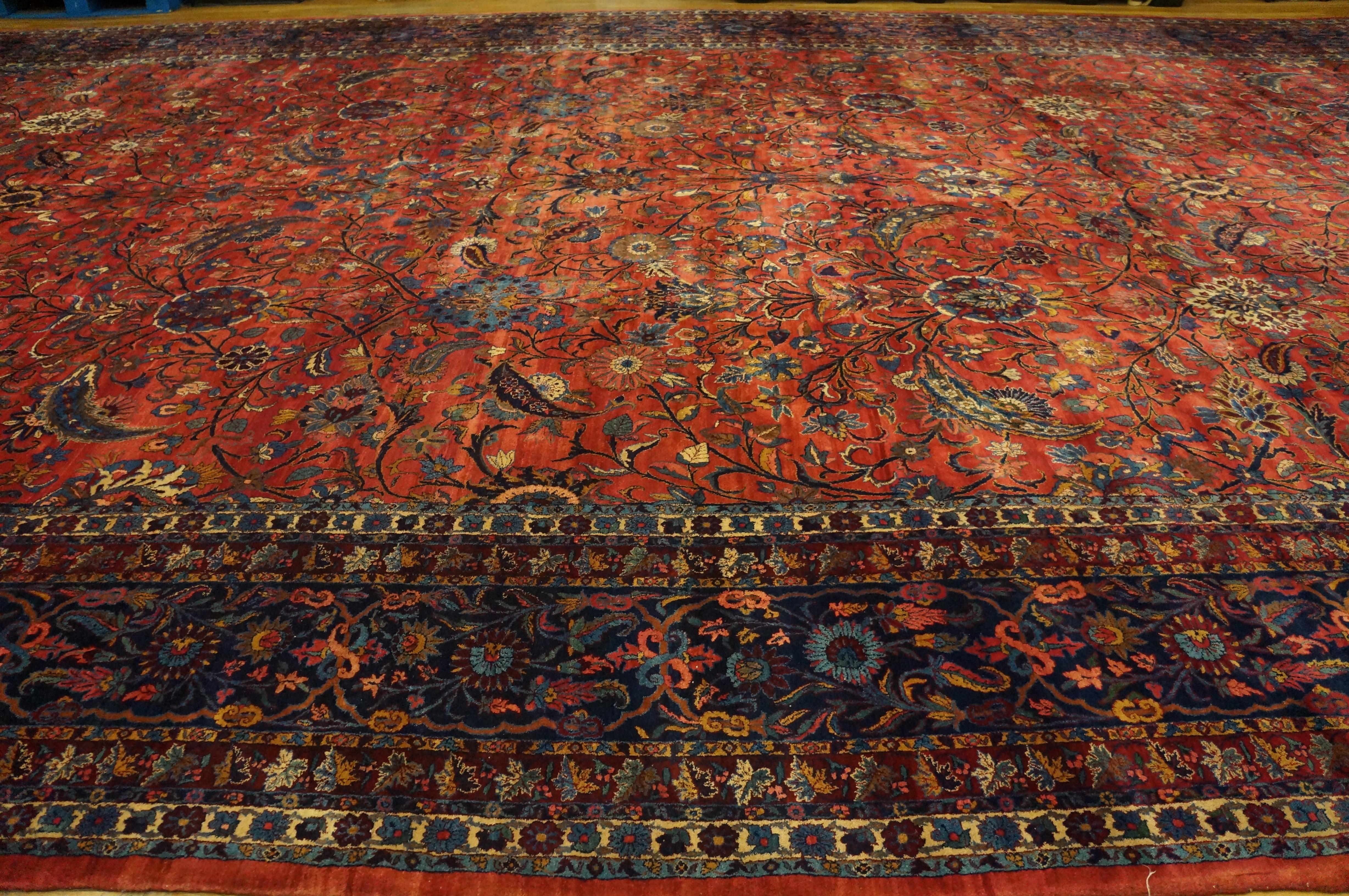 Anfang 20. Jahrhundert S.E. Persischer Kirman-Teppich ( 15' x 30' - 457 x 914) im Angebot 3