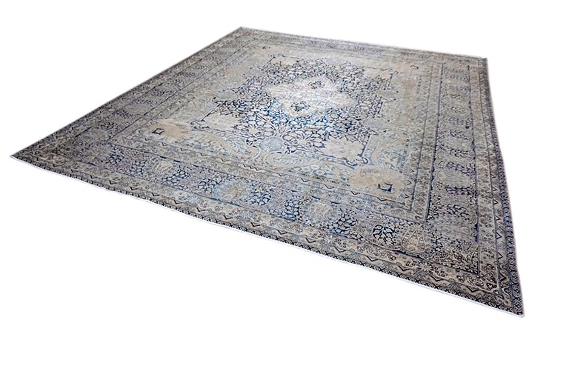 Early 20th Century S.E. Persian Kirman Carpet For Sale 4