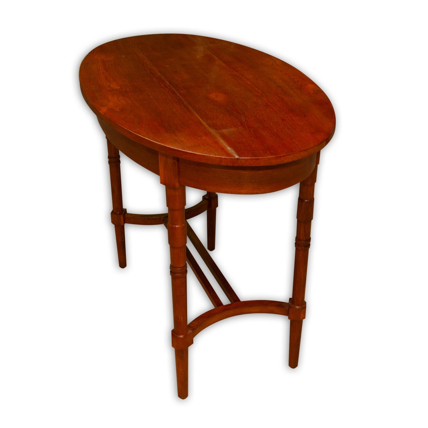 Early 20th Century Secessionist Oak Occasional Table, Austria-Hungary In Excellent Condition For Sale In Prague 8, CZ