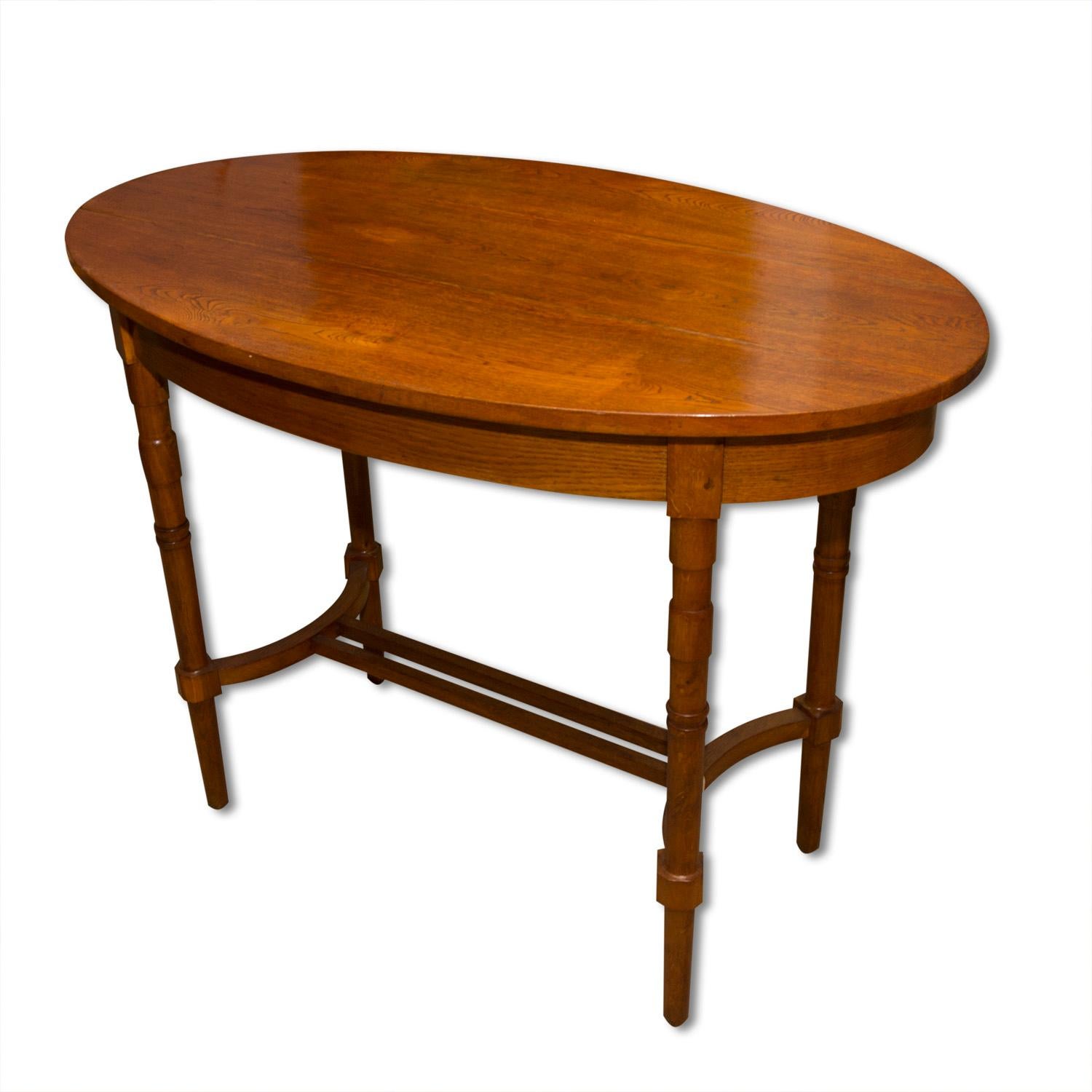 Early 20th Century Secessionist Oak Occasional Table, Austria-Hungary For Sale 1