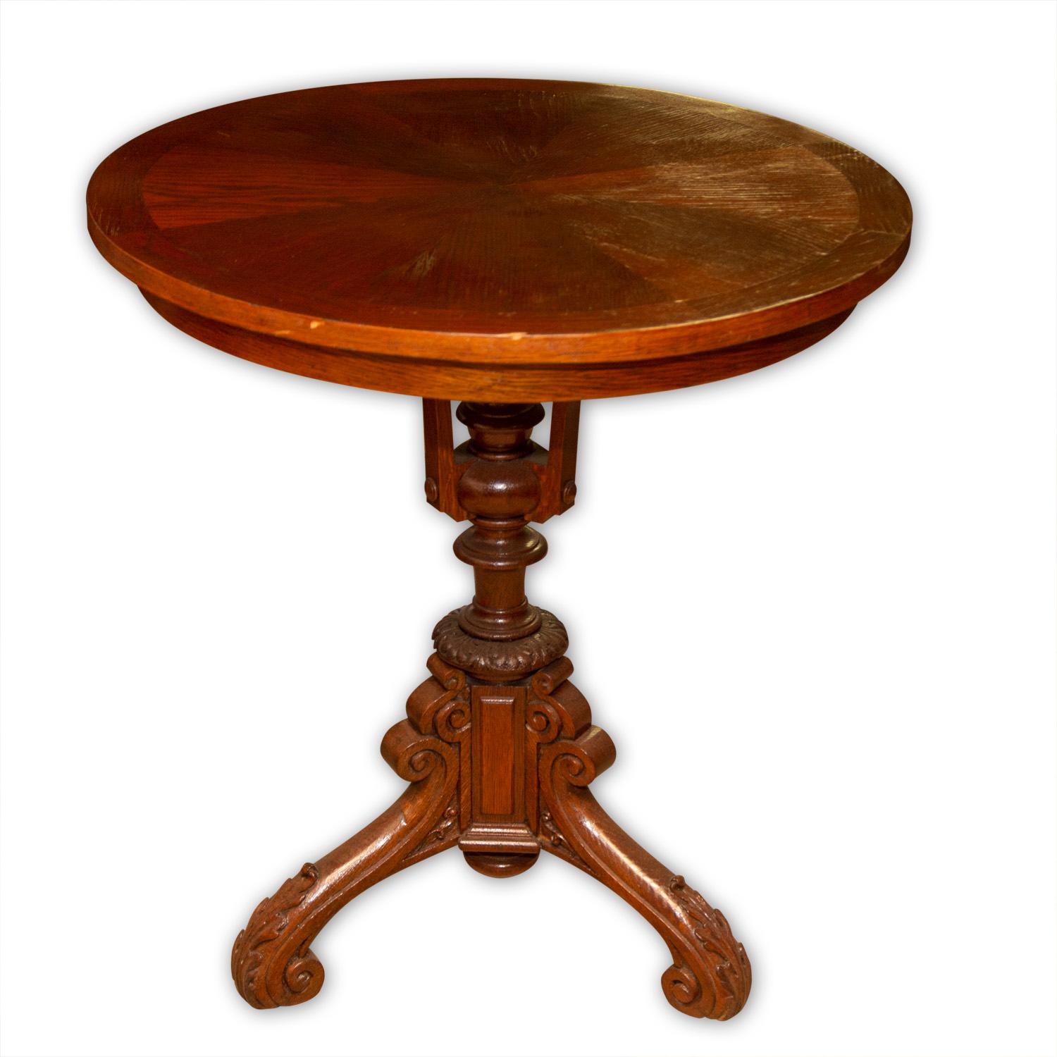 Early 20th Century Secessionist Oak Occasional Table, Austria-Hungary For Sale 2
