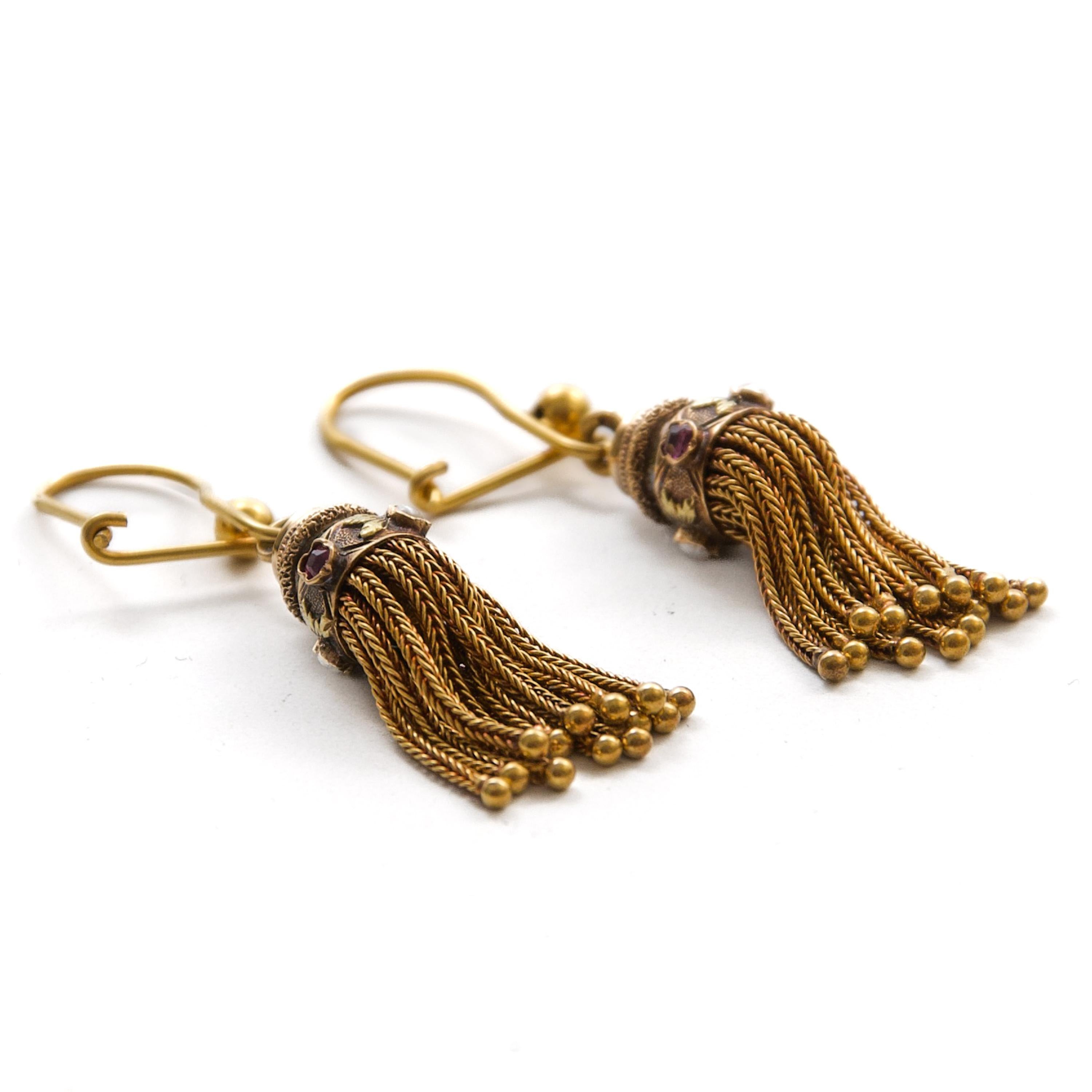 Early 20th Century Gold Seed Pearl and Synthetic Ruby Tassel Dangle Earrings In Good Condition For Sale In Rotterdam, NL