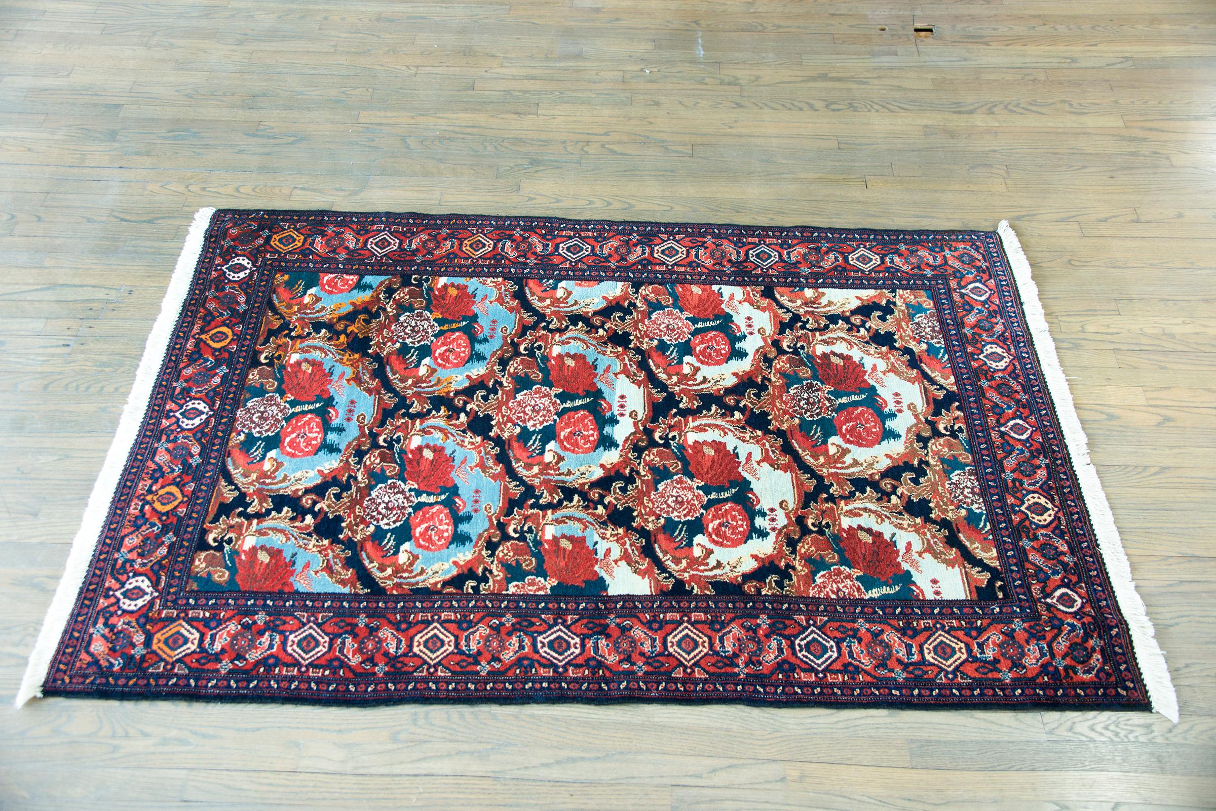 Early 20th Century Senneh Rug For Sale 7