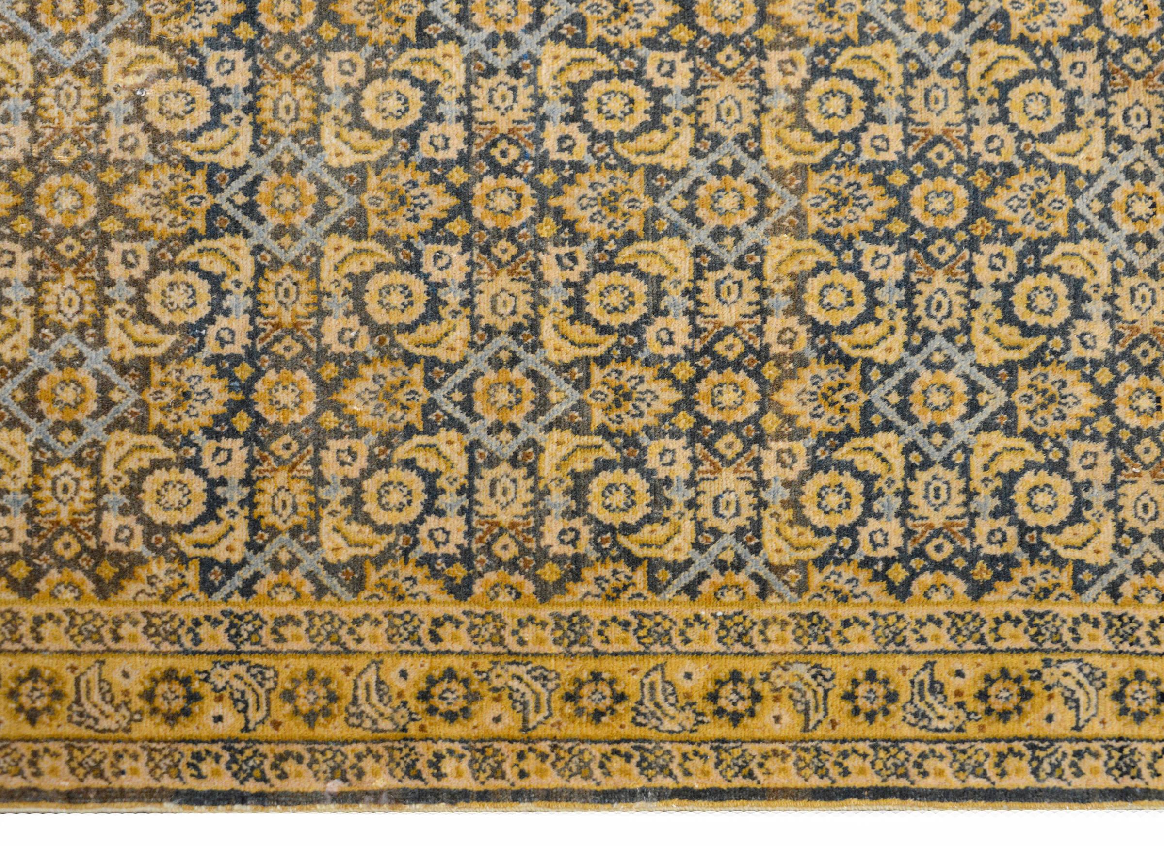 Senneh-Teppich, frühes 20. Jahrhundert im Zustand „Gut“ im Angebot in Chicago, IL