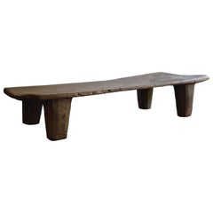 Lit de repos / banc / table basse Senufo du début du 20e siècle en bois blanchi et usé