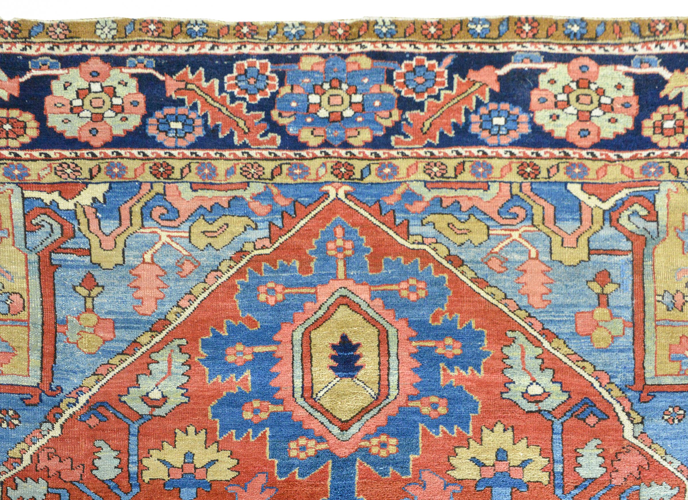 Early 20th Century Serapi Rug In Good Condition In Chicago, IL