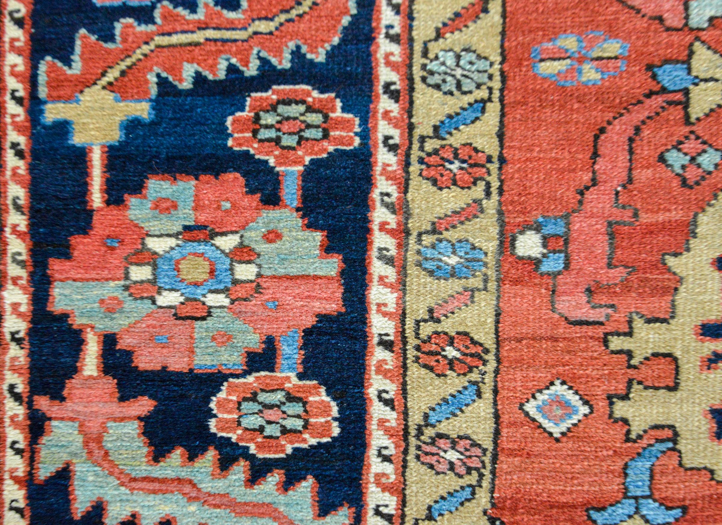 Early 20th Century Serapi Rug 1