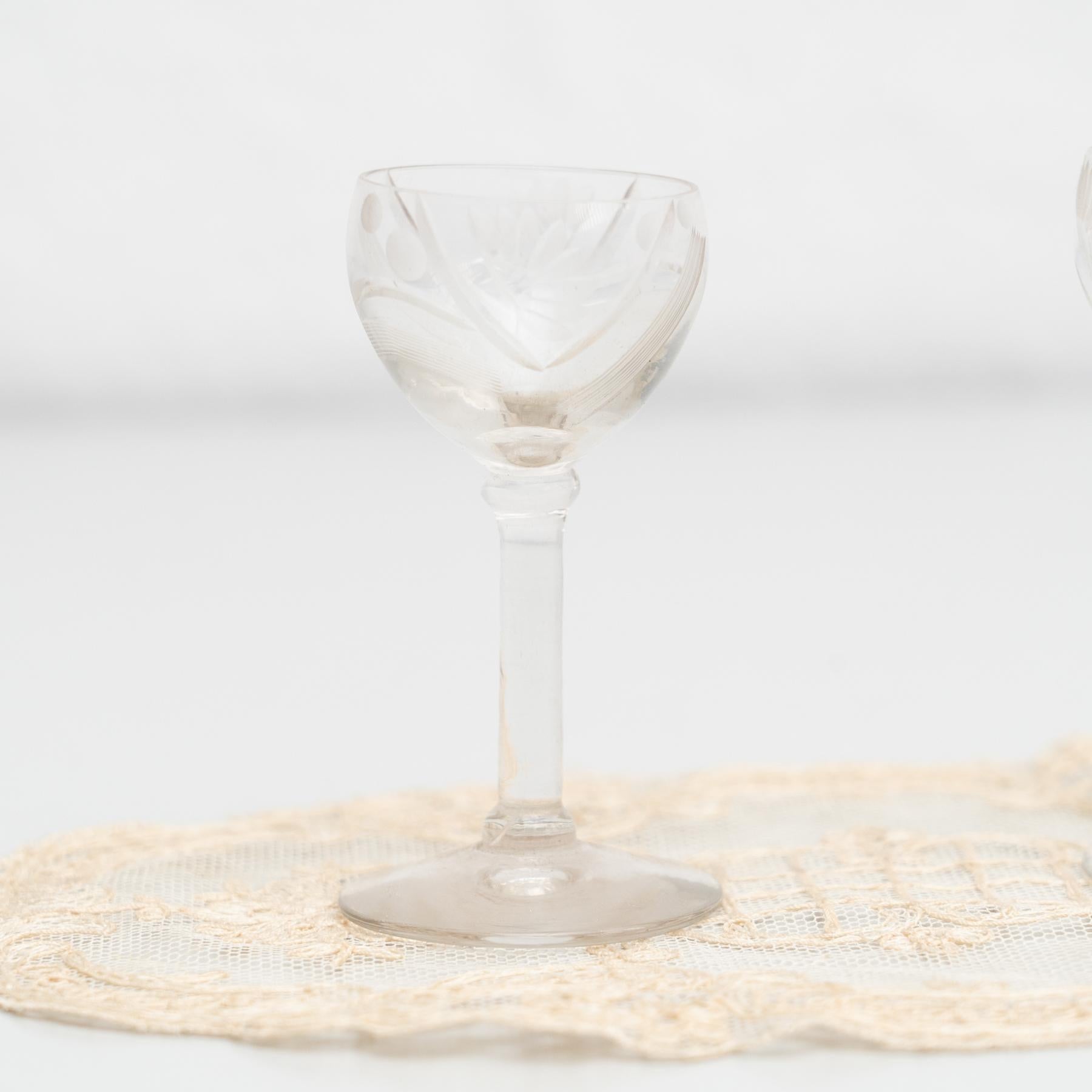 Early 20th Century Set of 2 Antique French Glass Liqueur Cups with a Tapestry For Sale 4