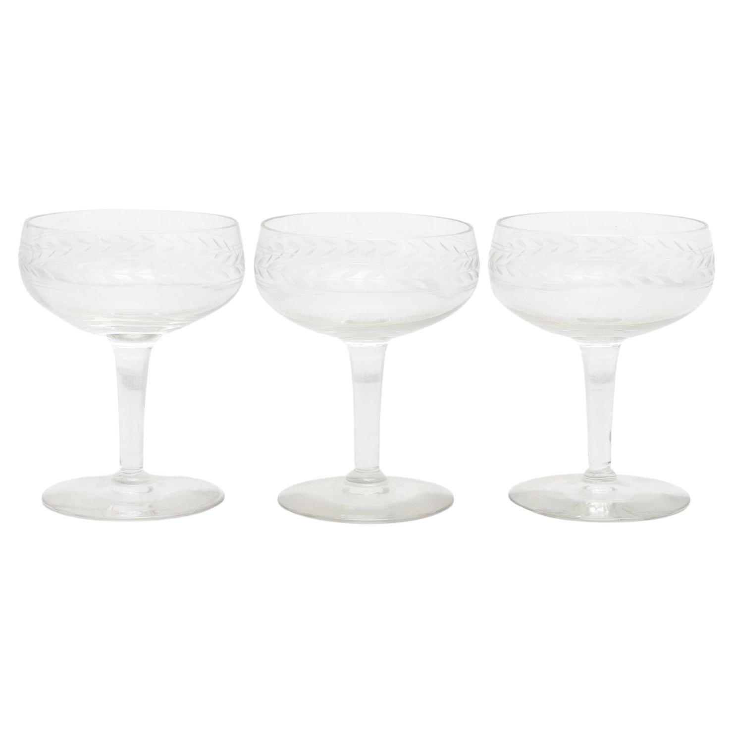 Set von 3 antiken französischen Champagn-Tellern aus Glas aus dem frühen 20. Jahrhundert im Angebot