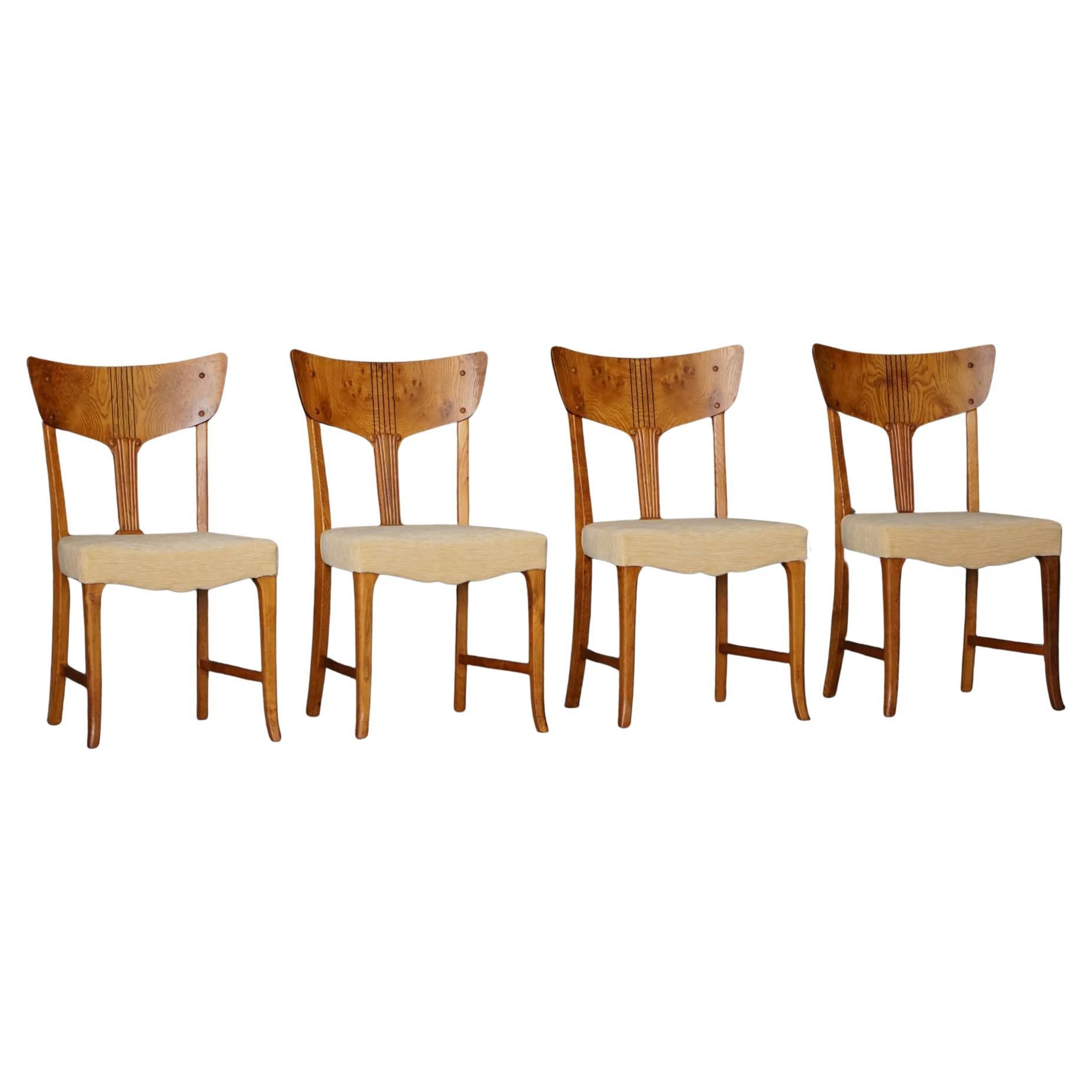 Anfang 20. Jahrhundert, Satz von 4 dänischen Jugendstil-Esszimmerstühlen, Wurzelholz 
Samt im Angebot