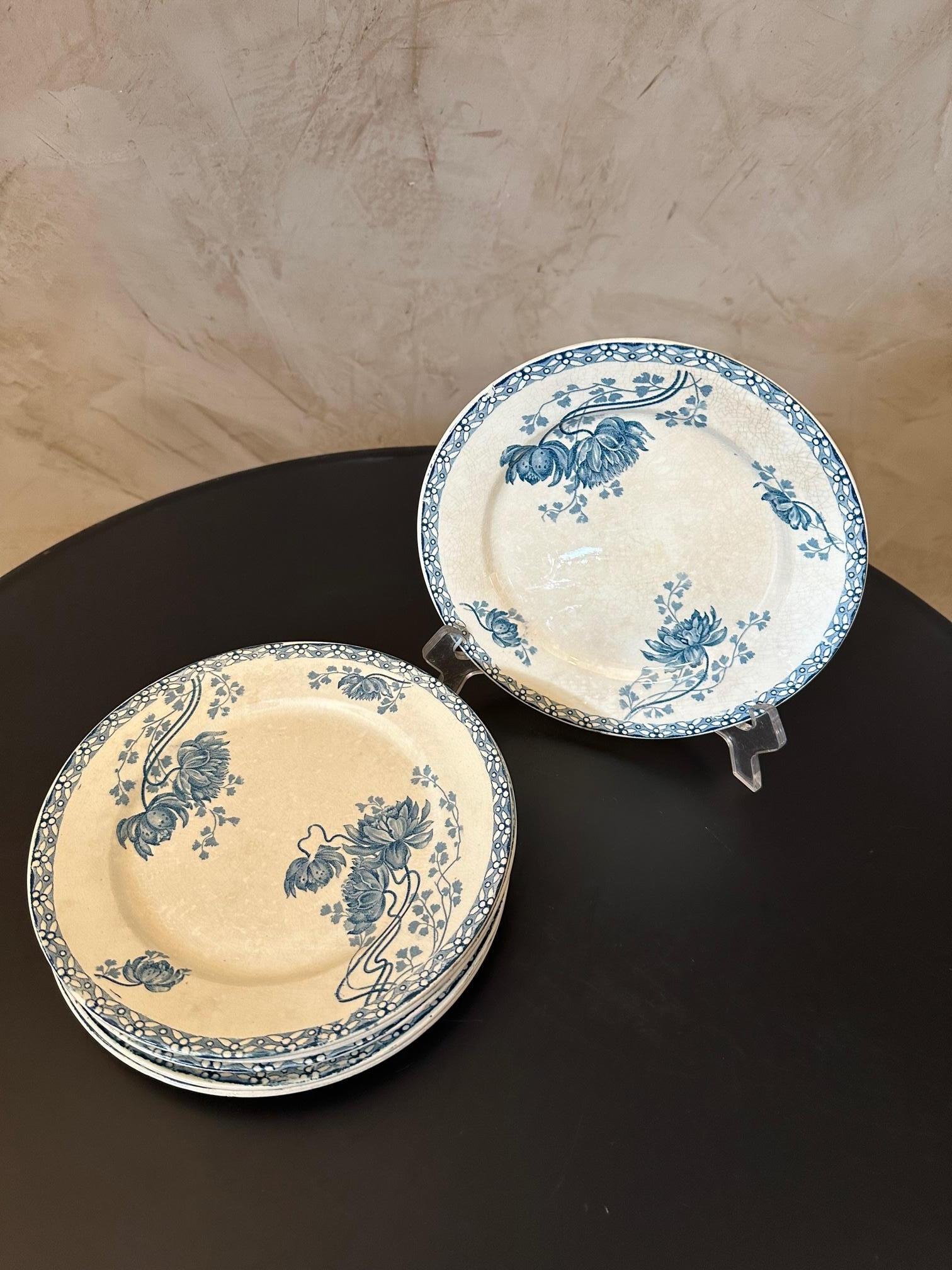 Early 20th century set of 6 French Sarreguemines Earthenware Dessert Plates In Good Condition For Sale In LEGNY, FR