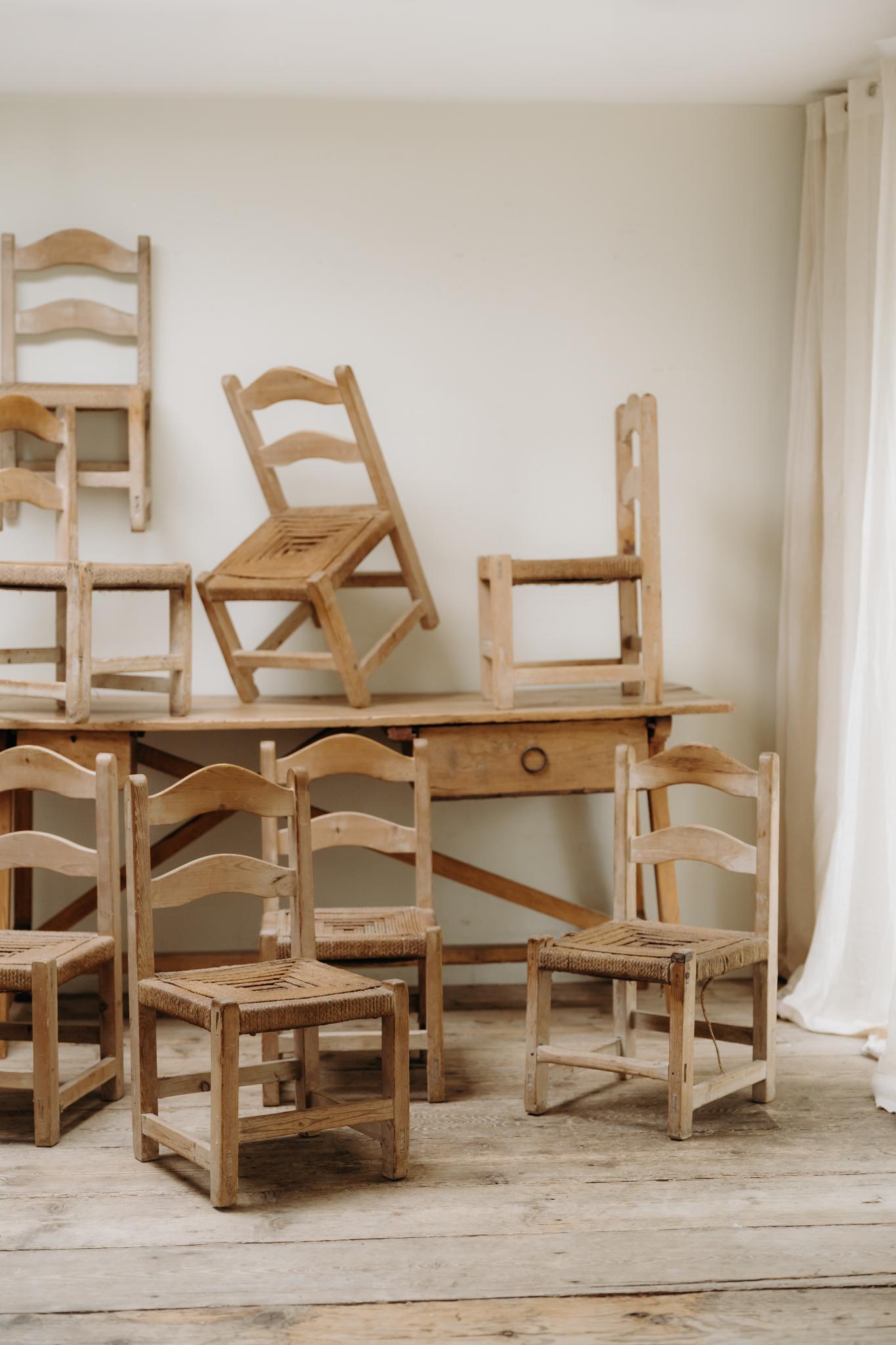 début du 20ème siècle ensemble de 8 chaises ... en vente 11